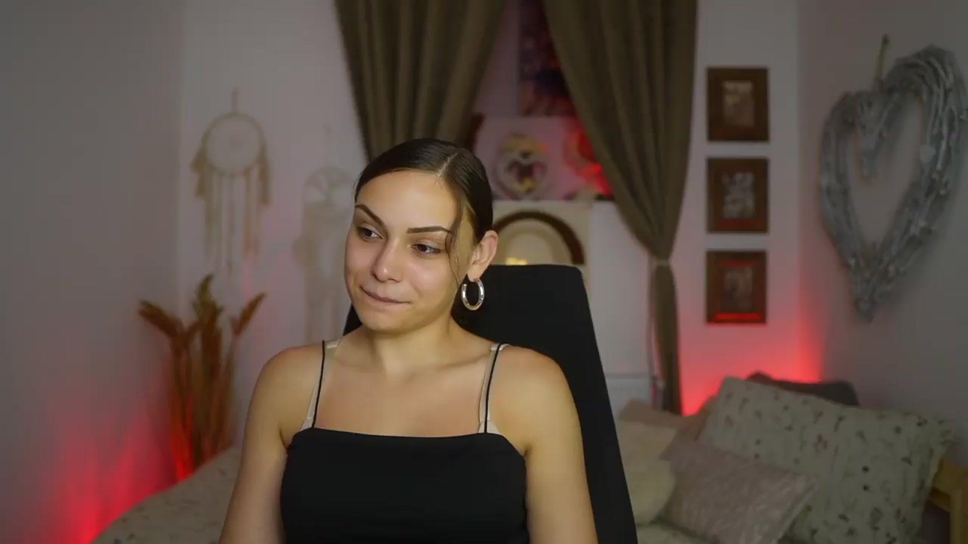 Gallery image thumbnail from Chloe_Cane's myfreecams stream on, 08/15/2026, 23:24 image 18 of 20