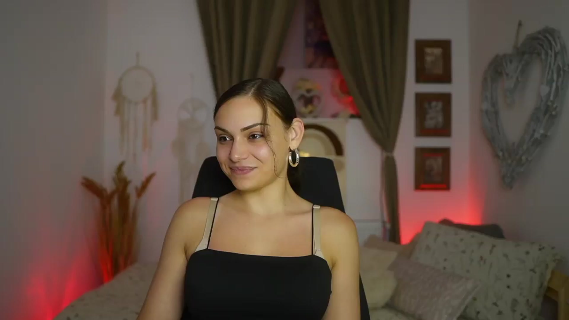 Gallery image thumbnail from Chloe_Cane's myfreecams stream on, 08/15/2026, 23:24 image 9 of 20