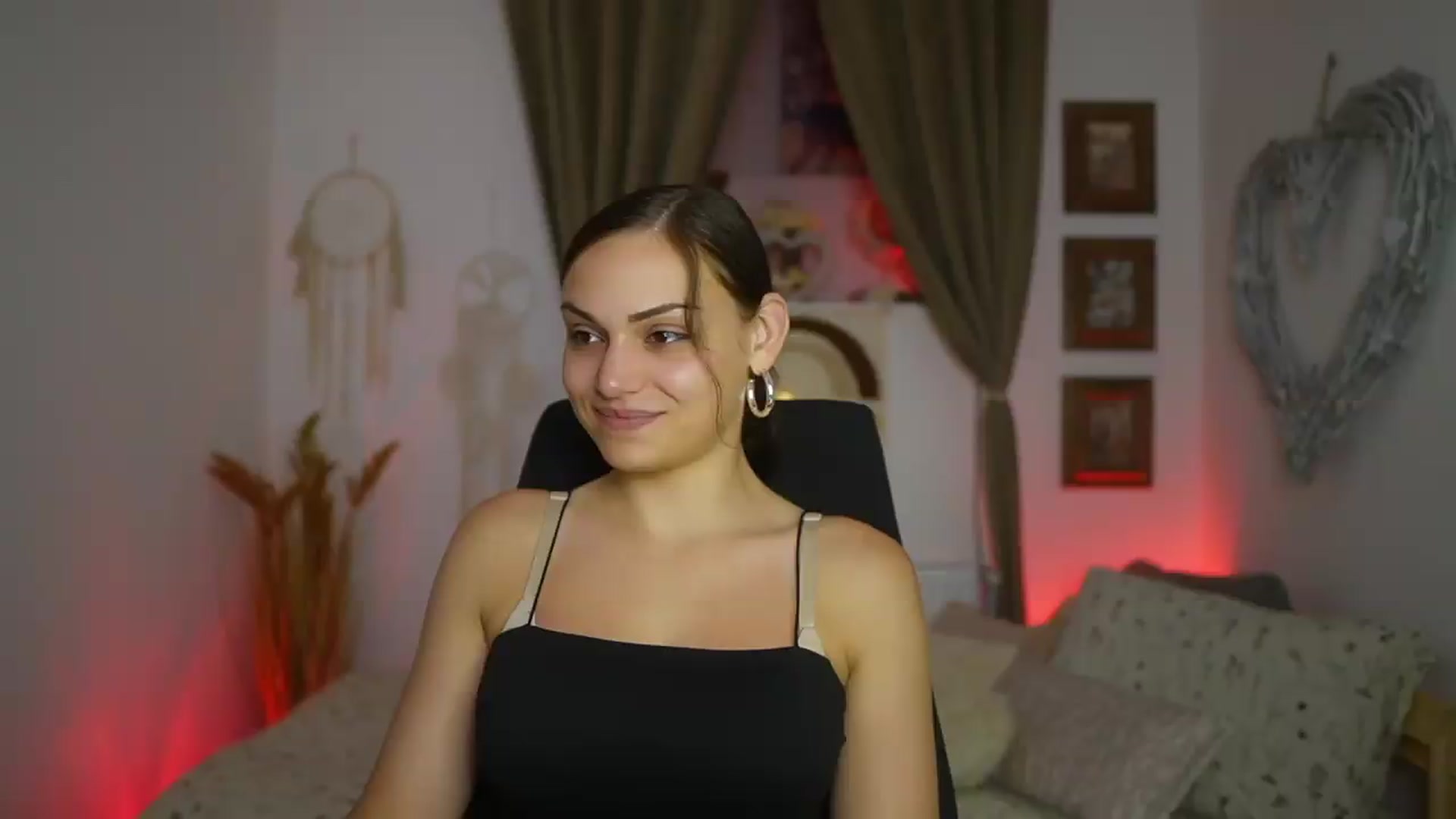 Gallery image thumbnail from Chloe_Cane's myfreecams stream on, 08/15/2026, 23:24 image 4 of 20