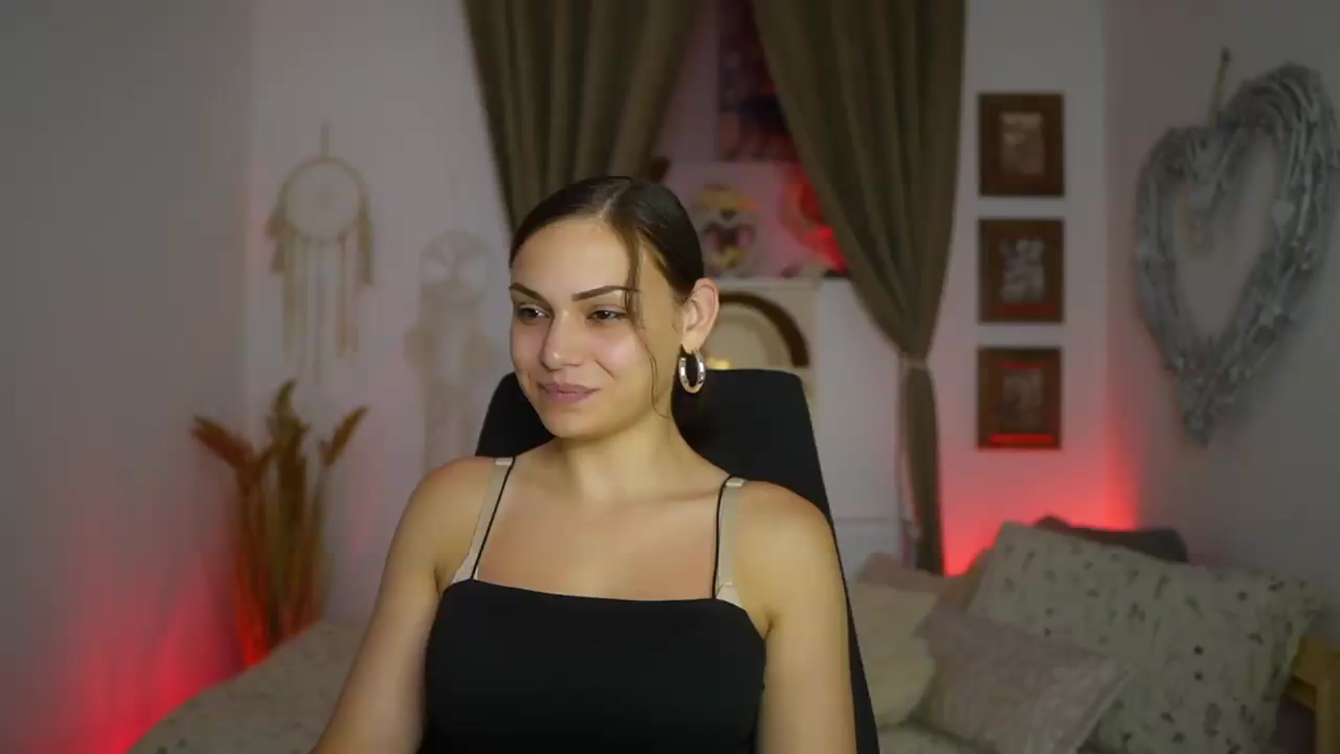 Gallery image thumbnail from Chloe_Cane's myfreecams stream on, 08/15/2026, 23:24 image 7 of 20