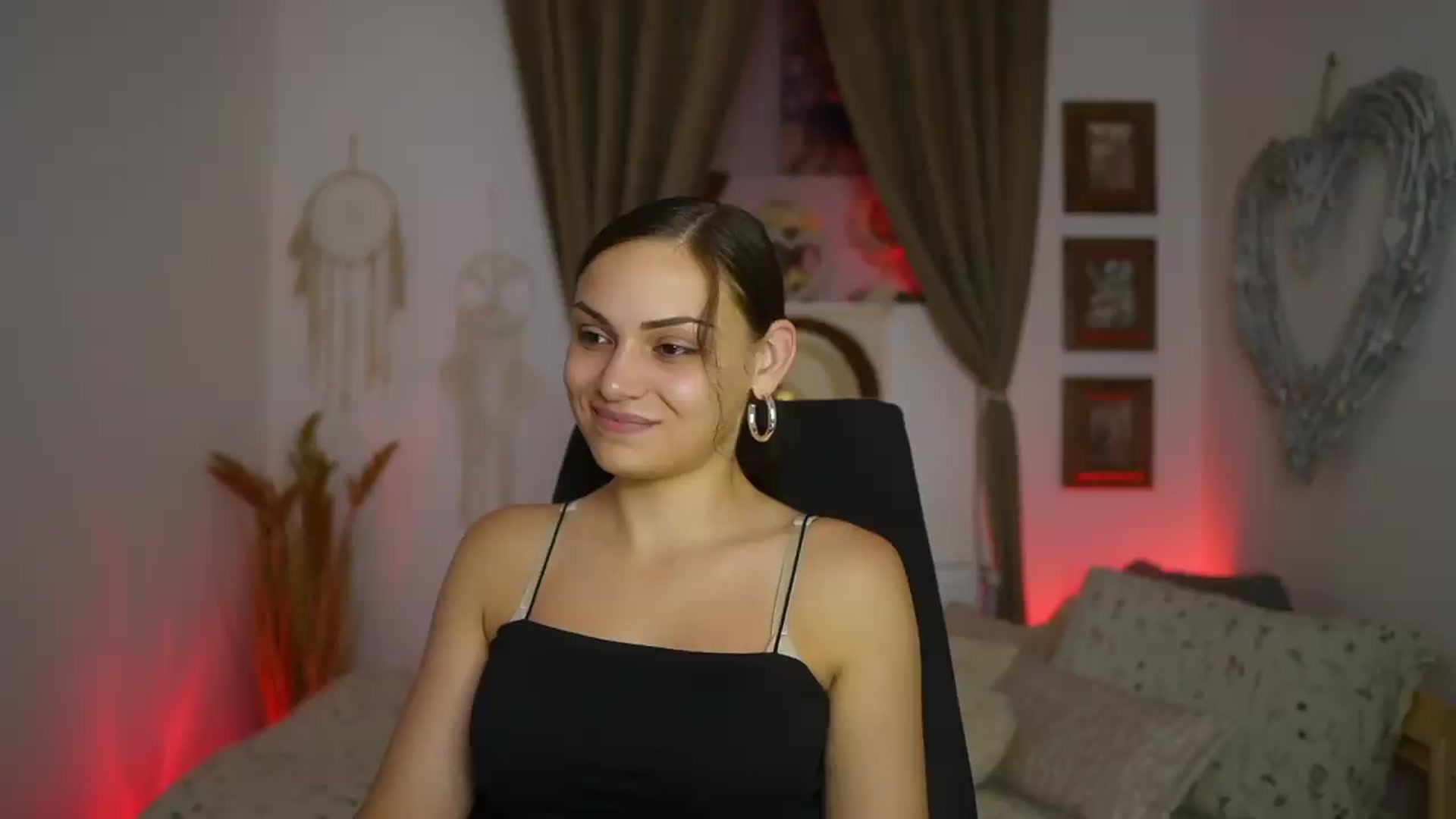 Gallery image thumbnail from Chloe_Cane's myfreecams stream on, 08/15/2026, 23:24 image 17 of 20
