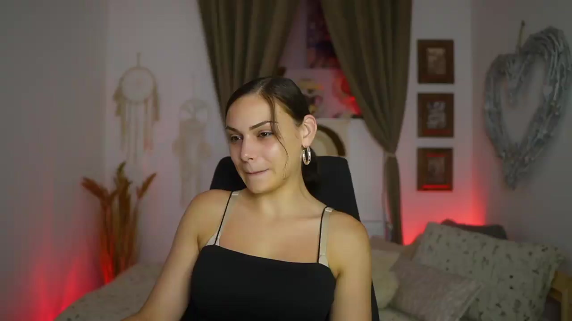 Gallery image thumbnail from Chloe_Cane's myfreecams stream on, 08/15/2026, 23:24 image 1 of 20
