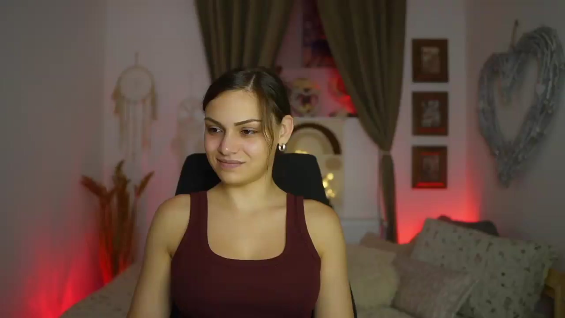 Gallery image thumbnail from Chloe_Cane's myfreecams stream on, 08/16/2026, 18:23 image 16 of 20