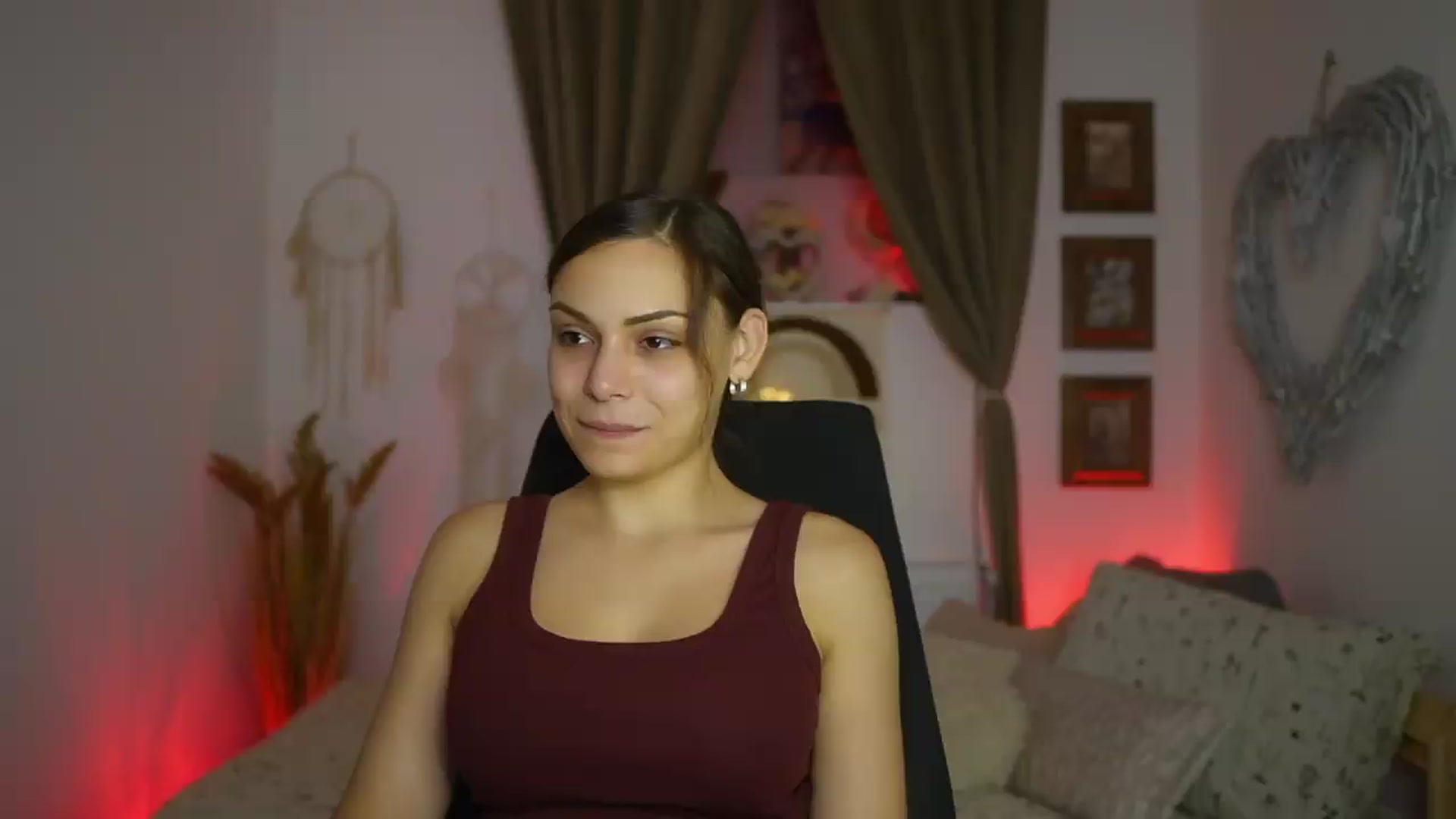 Gallery image thumbnail from Chloe_Cane's myfreecams stream on, 08/16/2026, 19:50 image 18 of 20