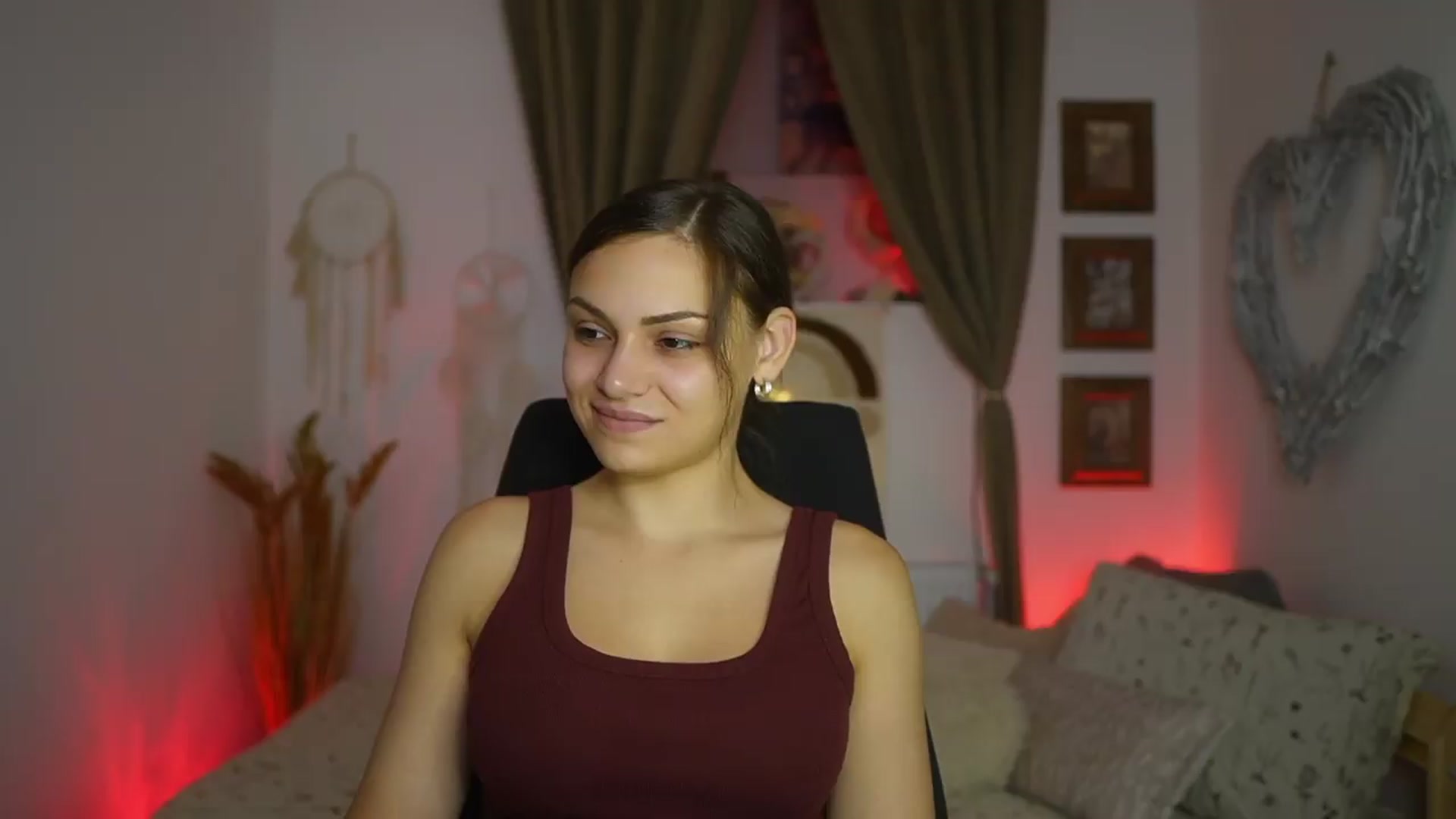 Gallery image thumbnail from Chloe_Cane's myfreecams stream on, 08/16/2026, 19:50 image 15 of 20