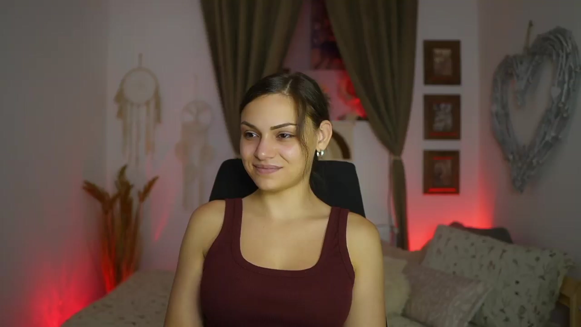 Gallery image thumbnail from Chloe_Cane's myfreecams stream on, 08/16/2026, 19:50 image 17 of 20