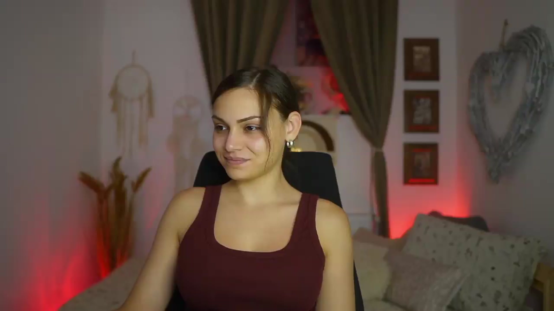 Gallery image thumbnail from Chloe_Cane's myfreecams stream on, 08/16/2026, 19:50 image 13 of 20