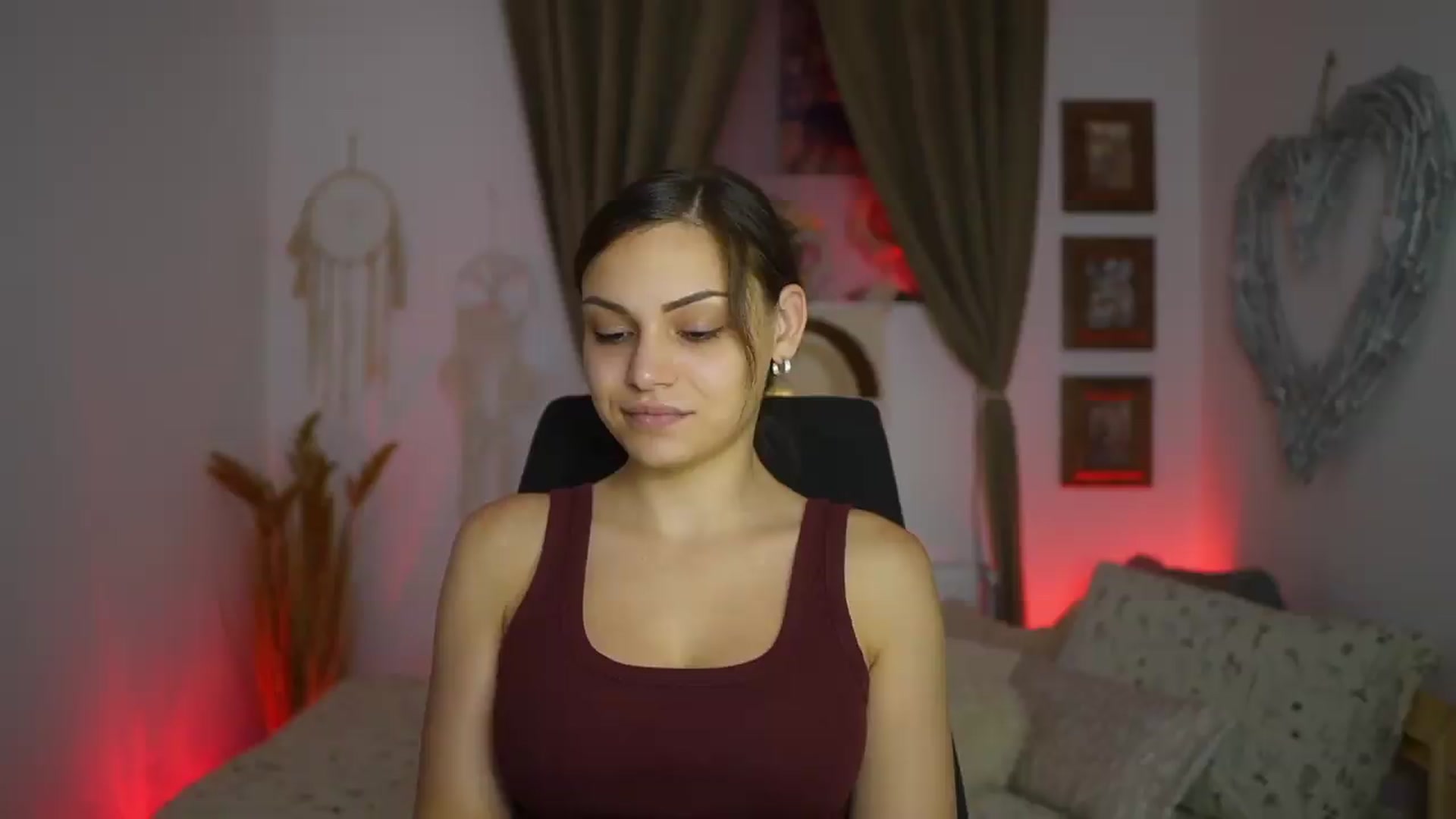 Gallery image thumbnail from Chloe_Cane's myfreecams stream on, 08/16/2026, 19:50 image 3 of 20