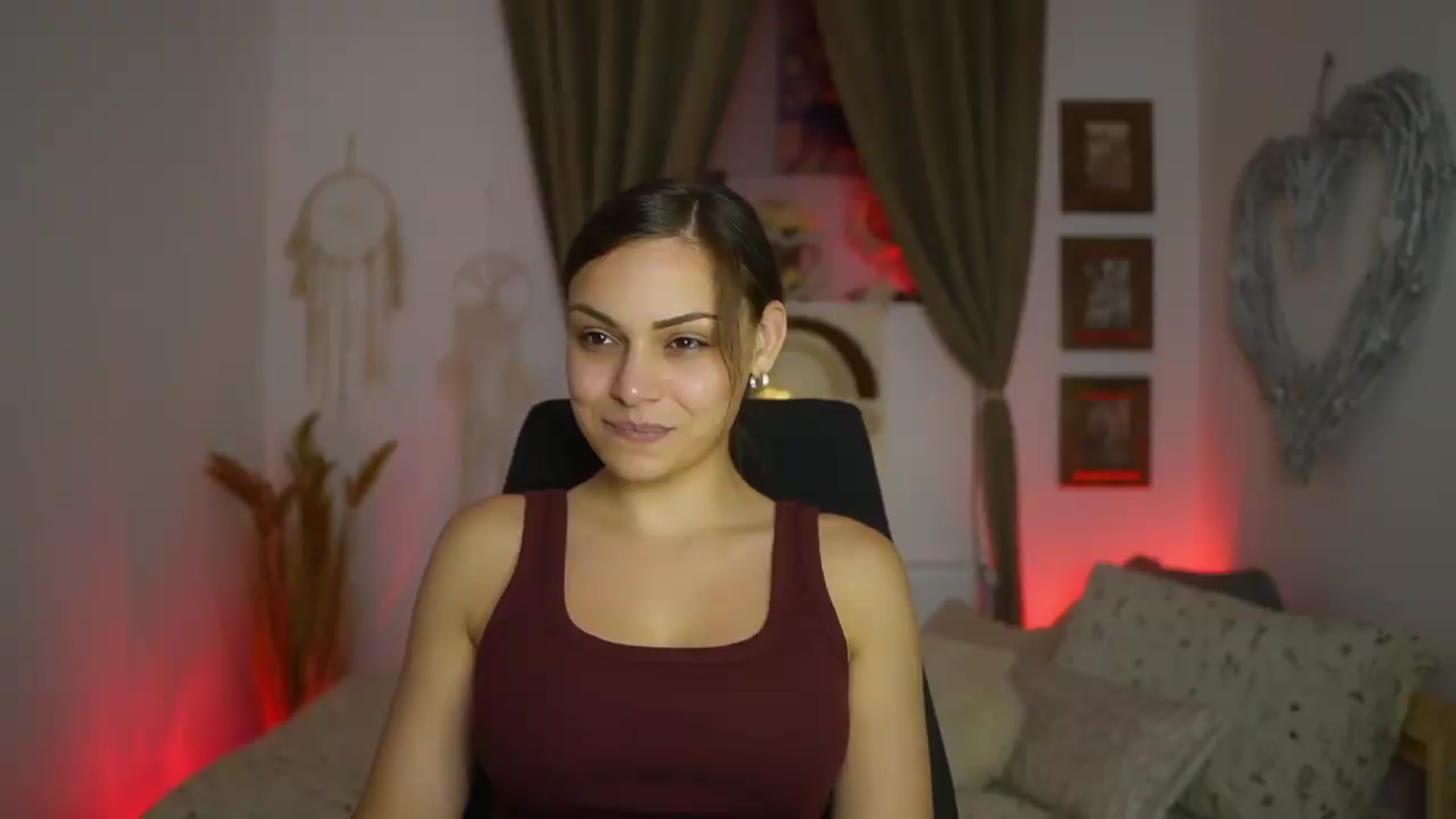 Gallery image thumbnail from Chloe_Cane's myfreecams stream on, 08/16/2026, 21:37 image 2 of 20