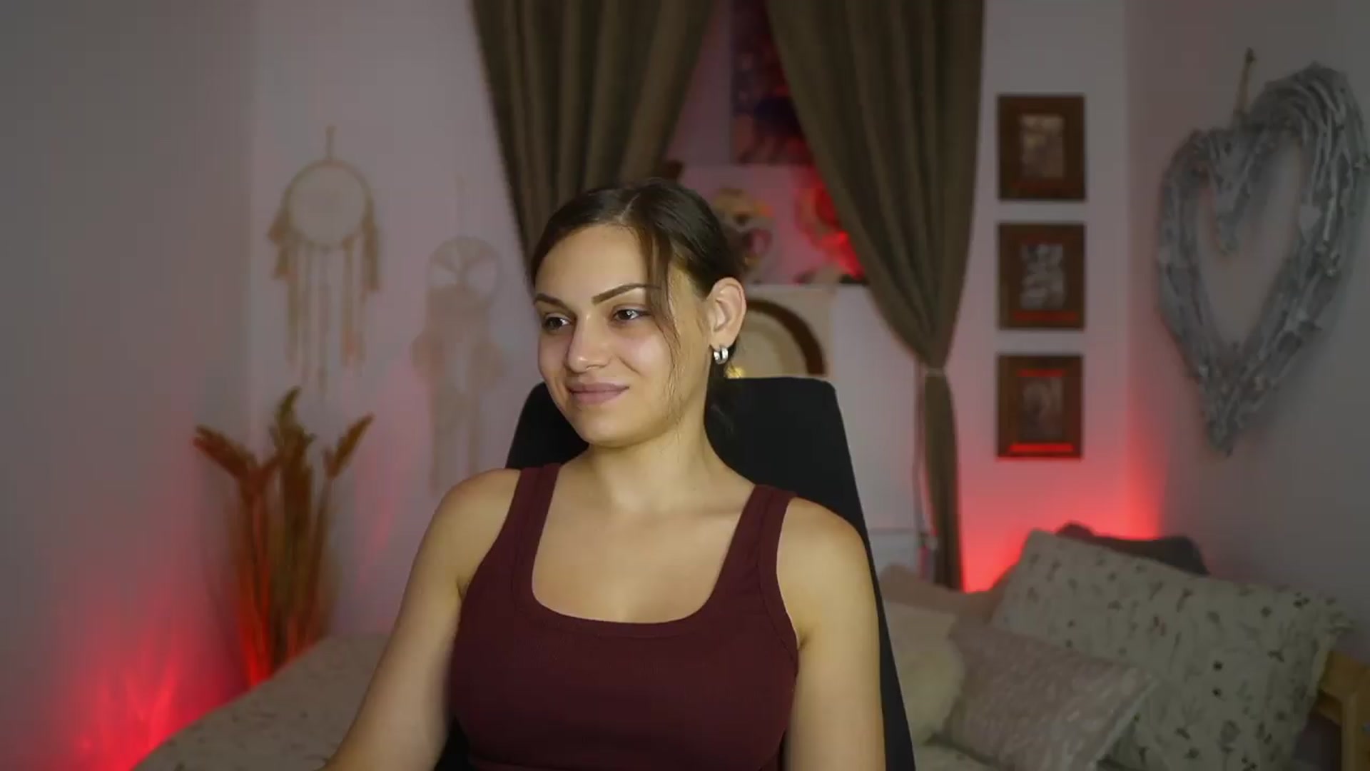 Gallery image thumbnail from Chloe_Cane's myfreecams stream on, 08/16/2026, 21:37 image 17 of 20
