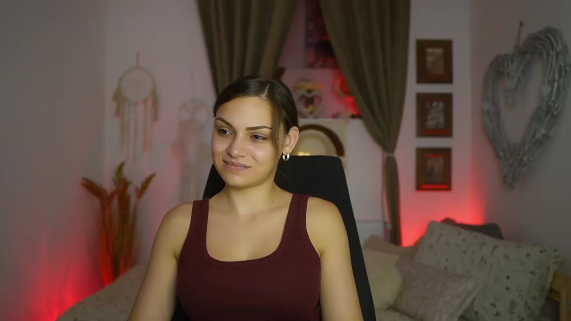 Gallery image thumbnail from Chloe_Cane's myfreecams stream on, 08/16/2026, 21:37 image 13 of 20