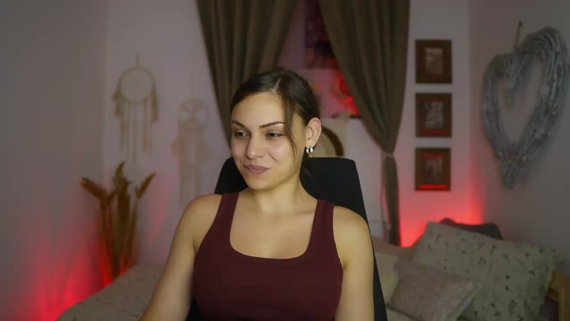 Gallery image thumbnail from Chloe_Cane's myfreecams stream on, 08/16/2026, 22:03 image 1 of 20
