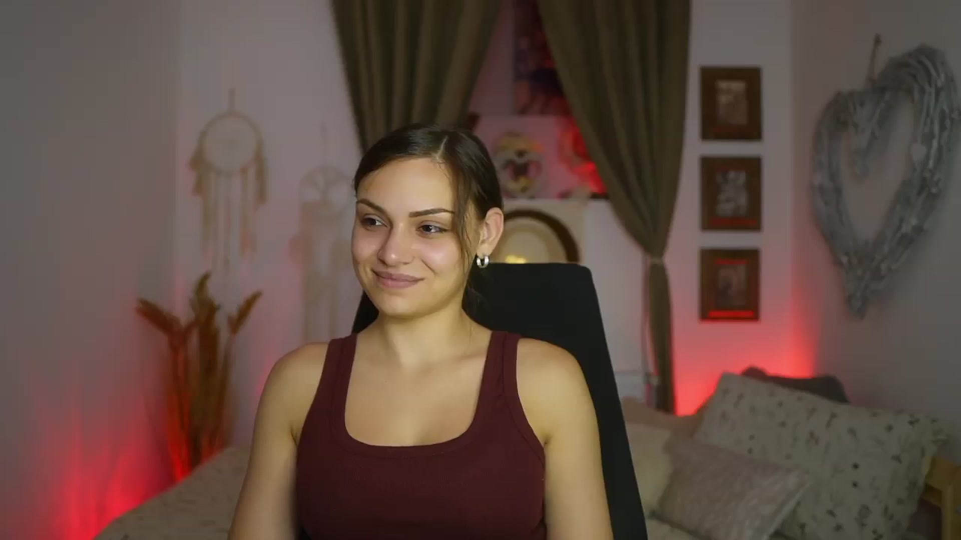 Gallery image thumbnail from Chloe_Cane's myfreecams stream on, 08/16/2026, 22:03 image 5 of 20