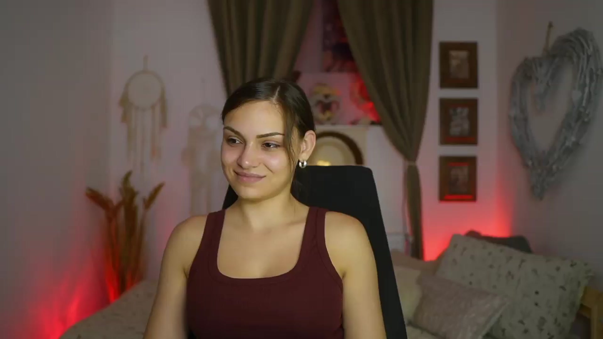 Gallery image thumbnail from Chloe_Cane's myfreecams stream on, 08/16/2026, 22:03 image 4 of 20