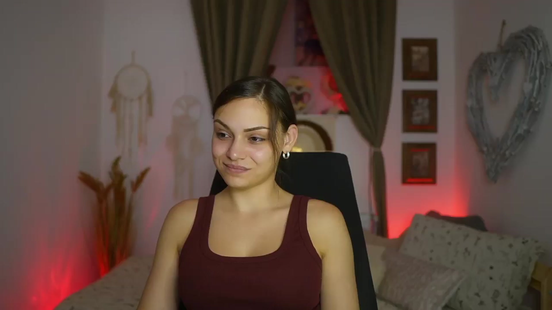 Gallery image thumbnail from Chloe_Cane's myfreecams stream on, 08/16/2026, 22:03 image 14 of 20