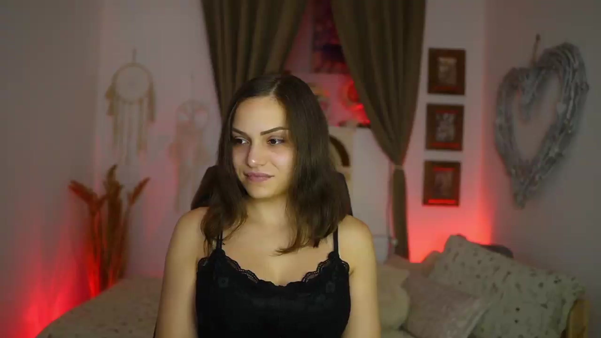 Gallery image thumbnail from Chloe_Cane's myfreecams stream on, 08/19/2026, 19:14 image 3 of 20