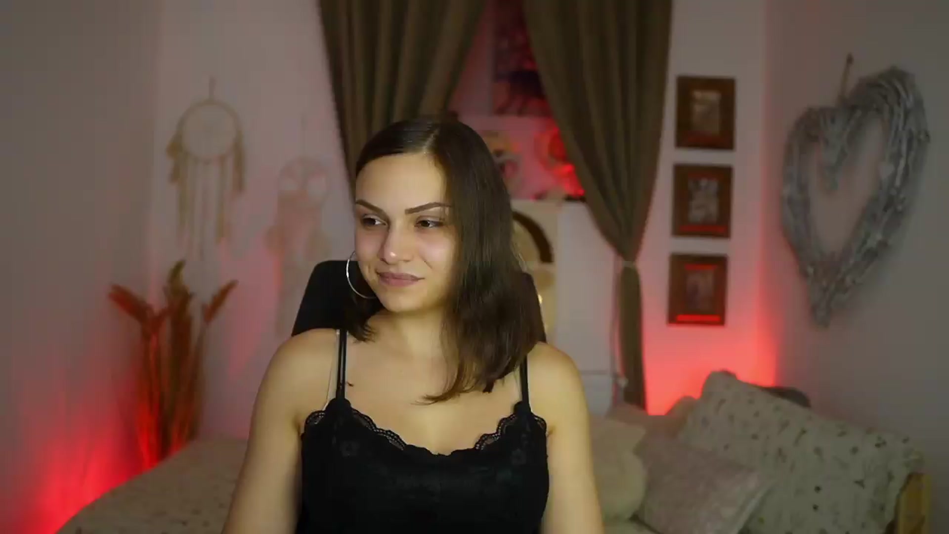 Gallery image thumbnail from Chloe_Cane's myfreecams stream on, 08/19/2026, 19:14 image 5 of 20