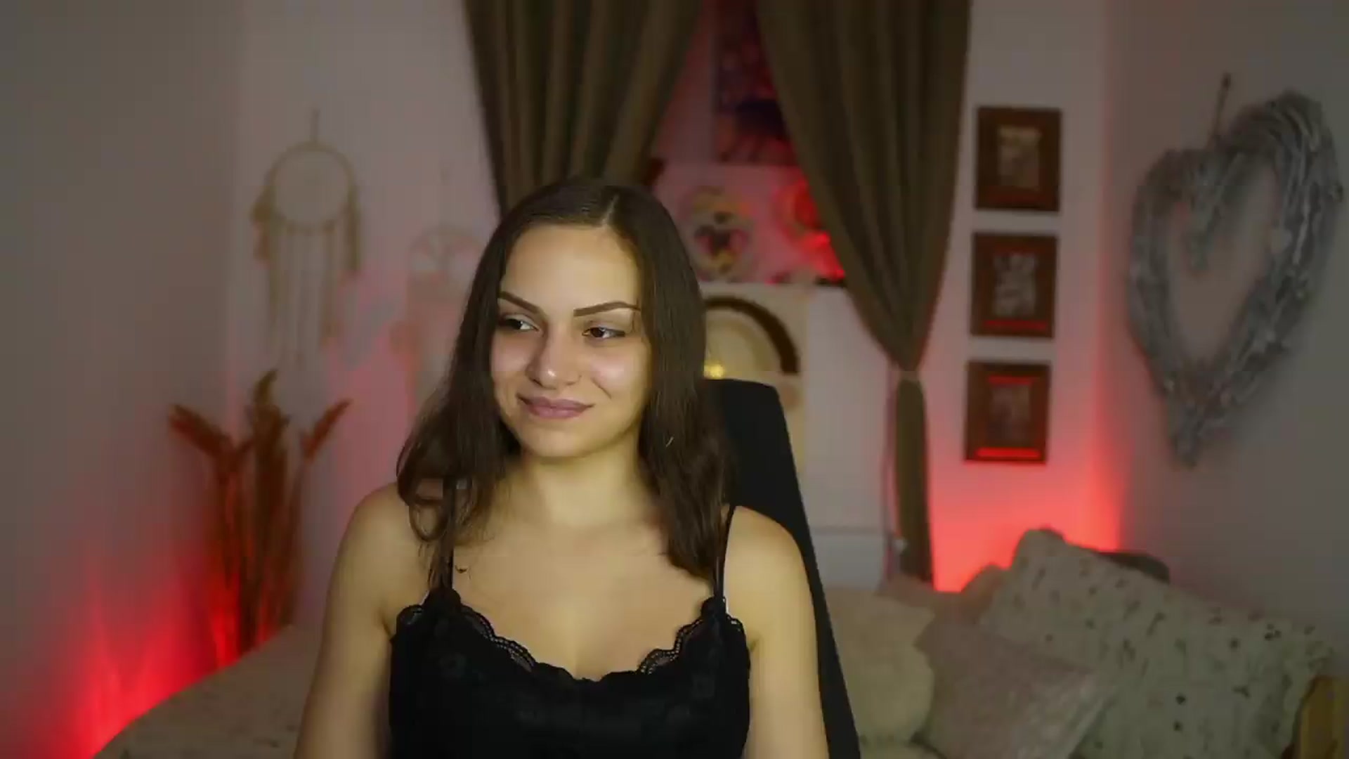 Gallery image thumbnail from Chloe_Cane's myfreecams stream on, 08/19/2026, 19:14 image 19 of 20