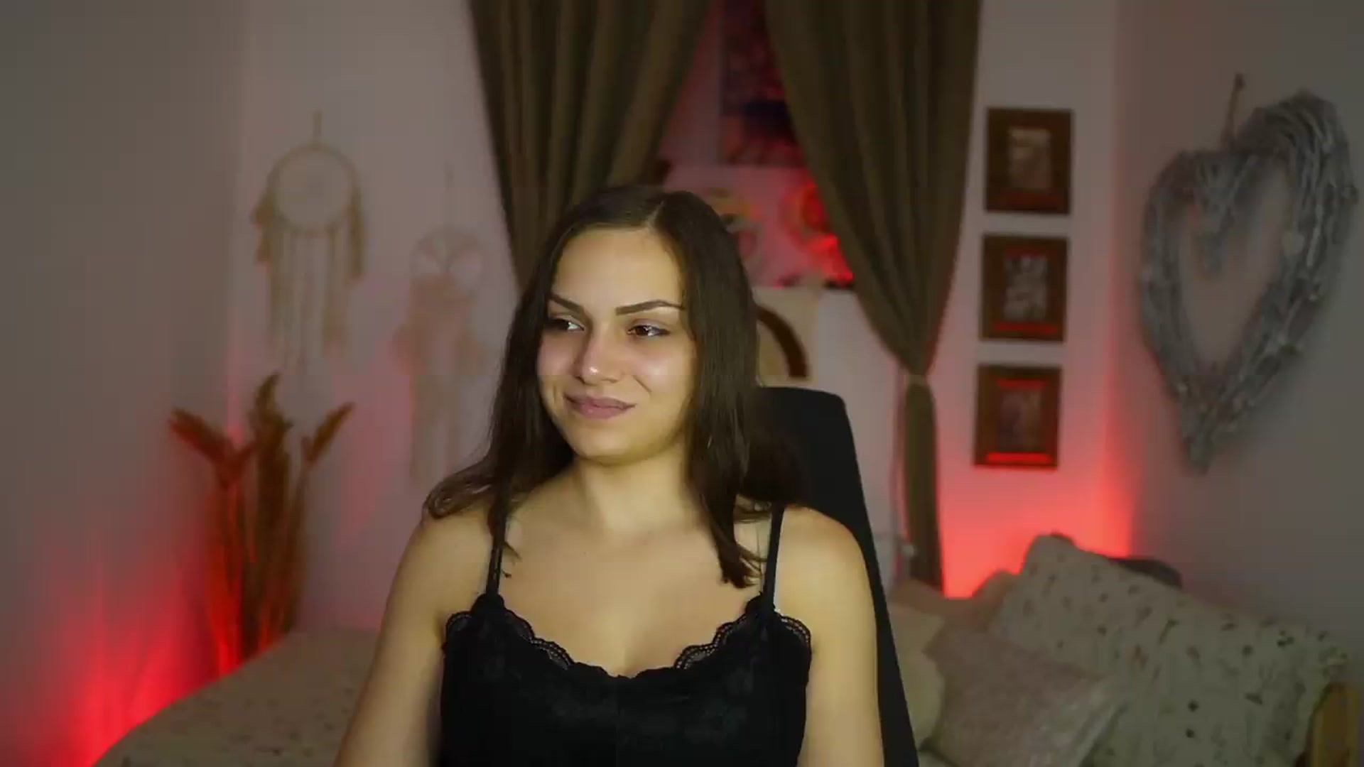 Gallery image thumbnail from Chloe_Cane's myfreecams stream on, 08/19/2026, 19:14 image 14 of 20