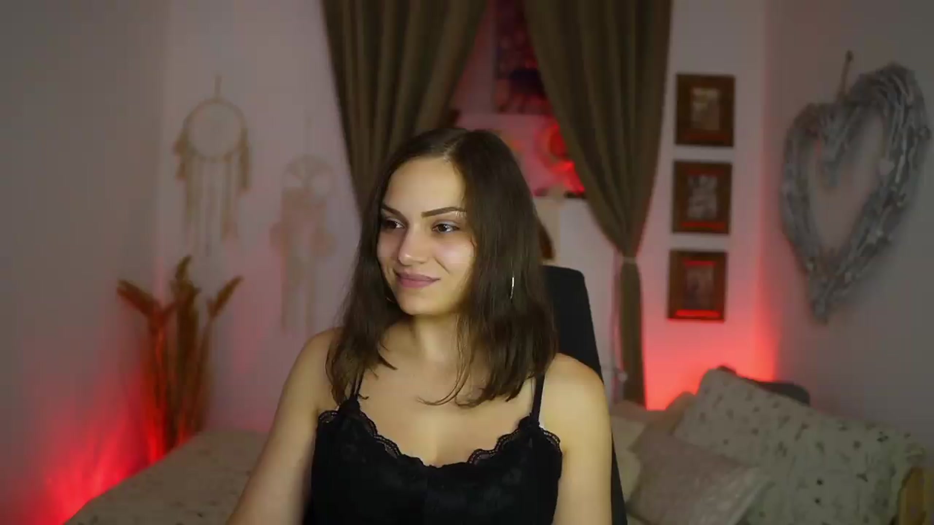 Gallery image thumbnail from Chloe_Cane's myfreecams stream on, 08/19/2026, 22:36 image 10 of 20