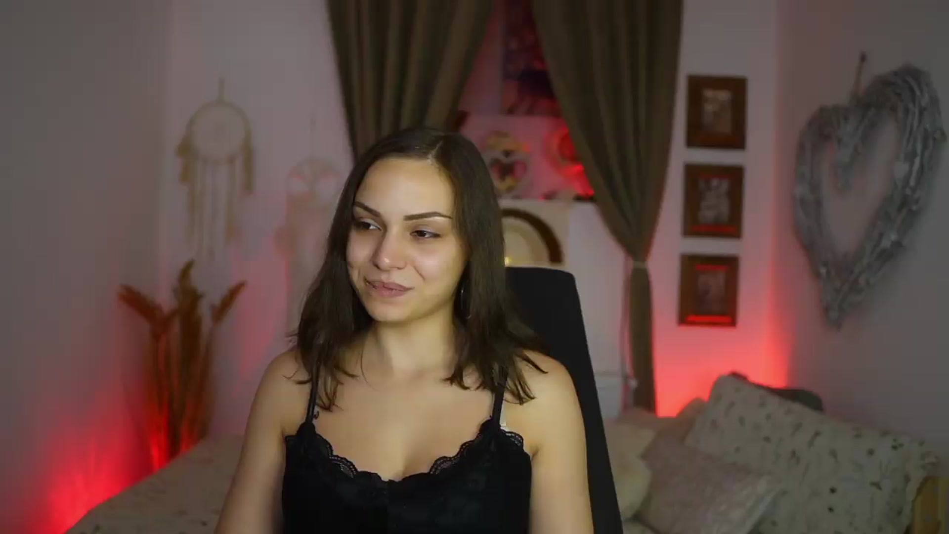 Gallery image thumbnail from Chloe_Cane's myfreecams stream on, 08/19/2026, 22:36 image 13 of 20