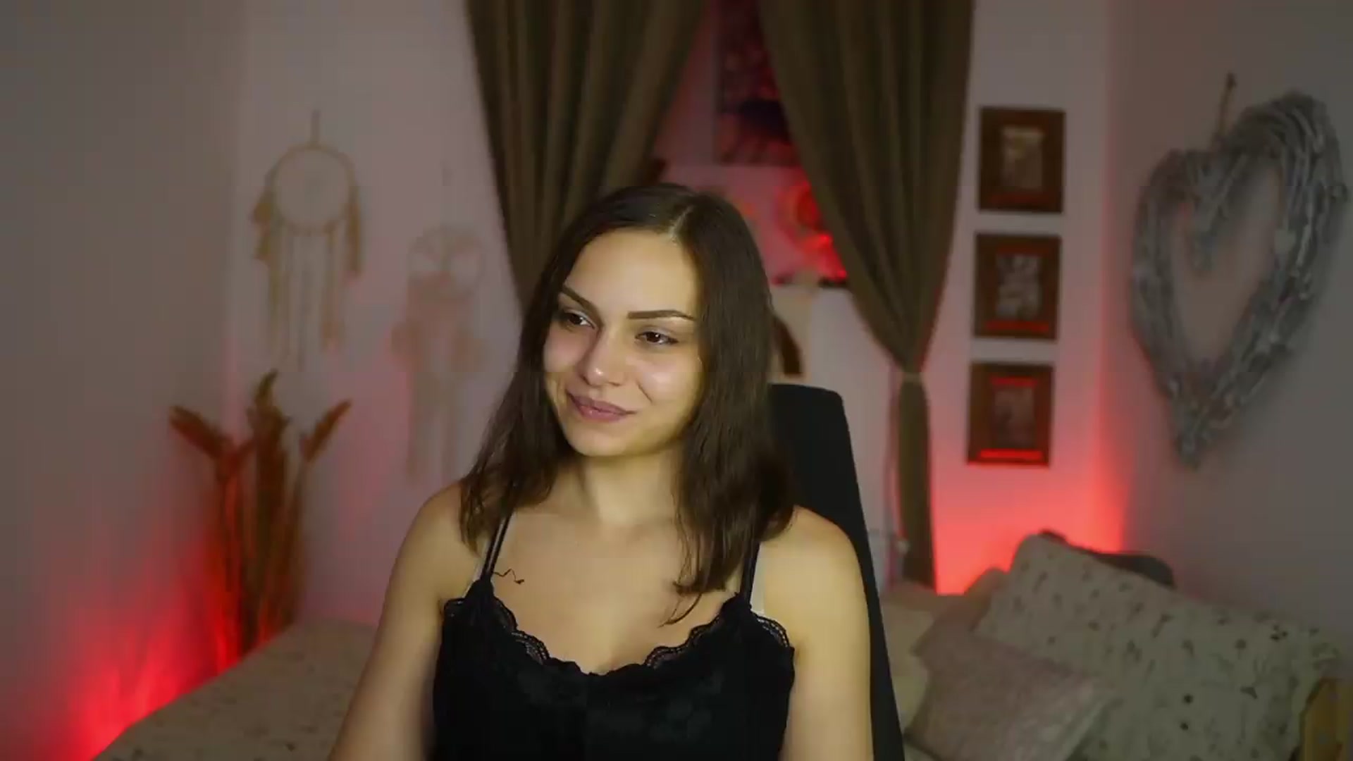 Gallery image thumbnail from Chloe_Cane's myfreecams stream on, 08/19/2026, 22:36 image 8 of 20