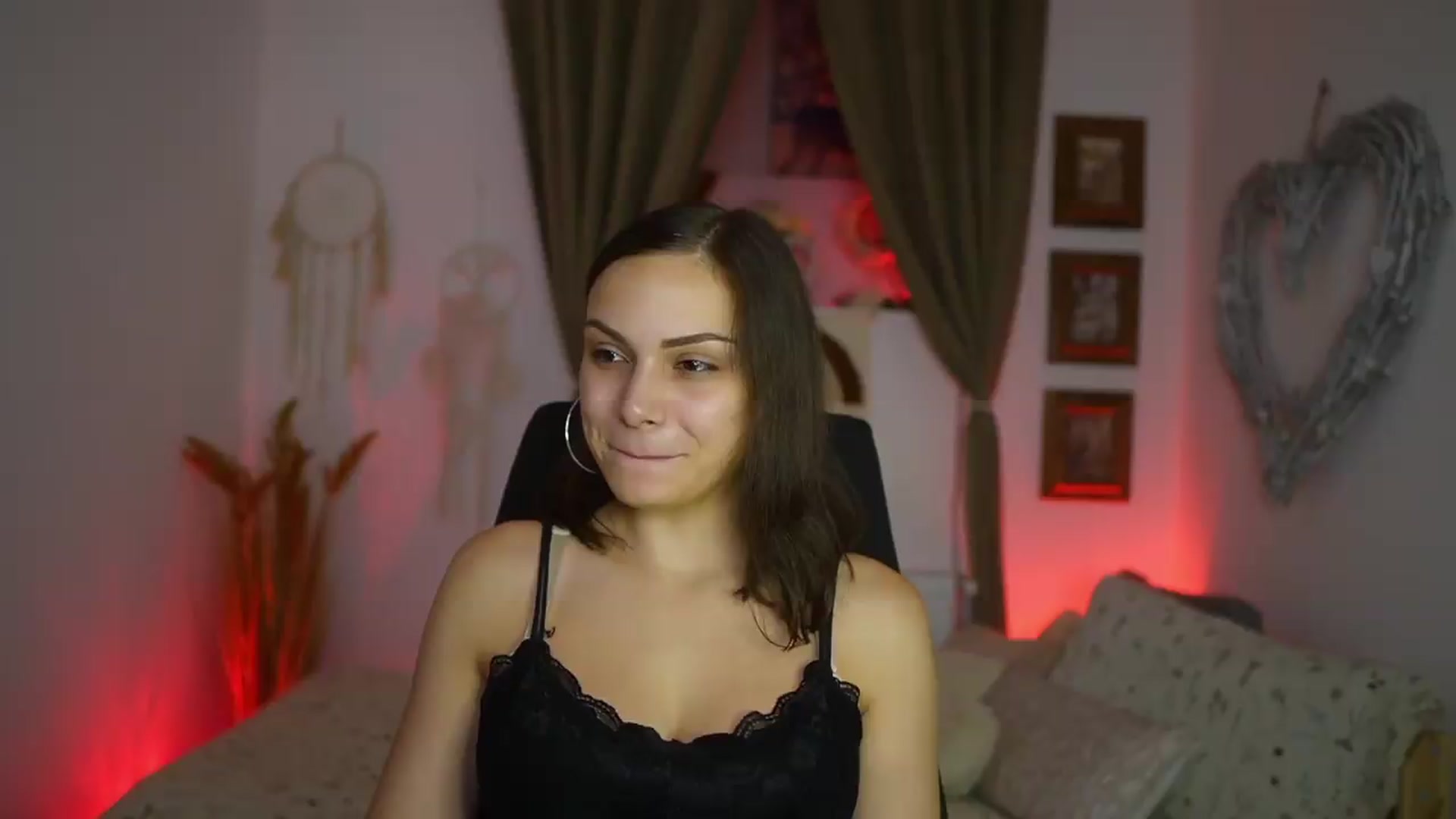 Gallery image thumbnail from Chloe_Cane's myfreecams stream on, 08/19/2026, 22:36 image 14 of 20