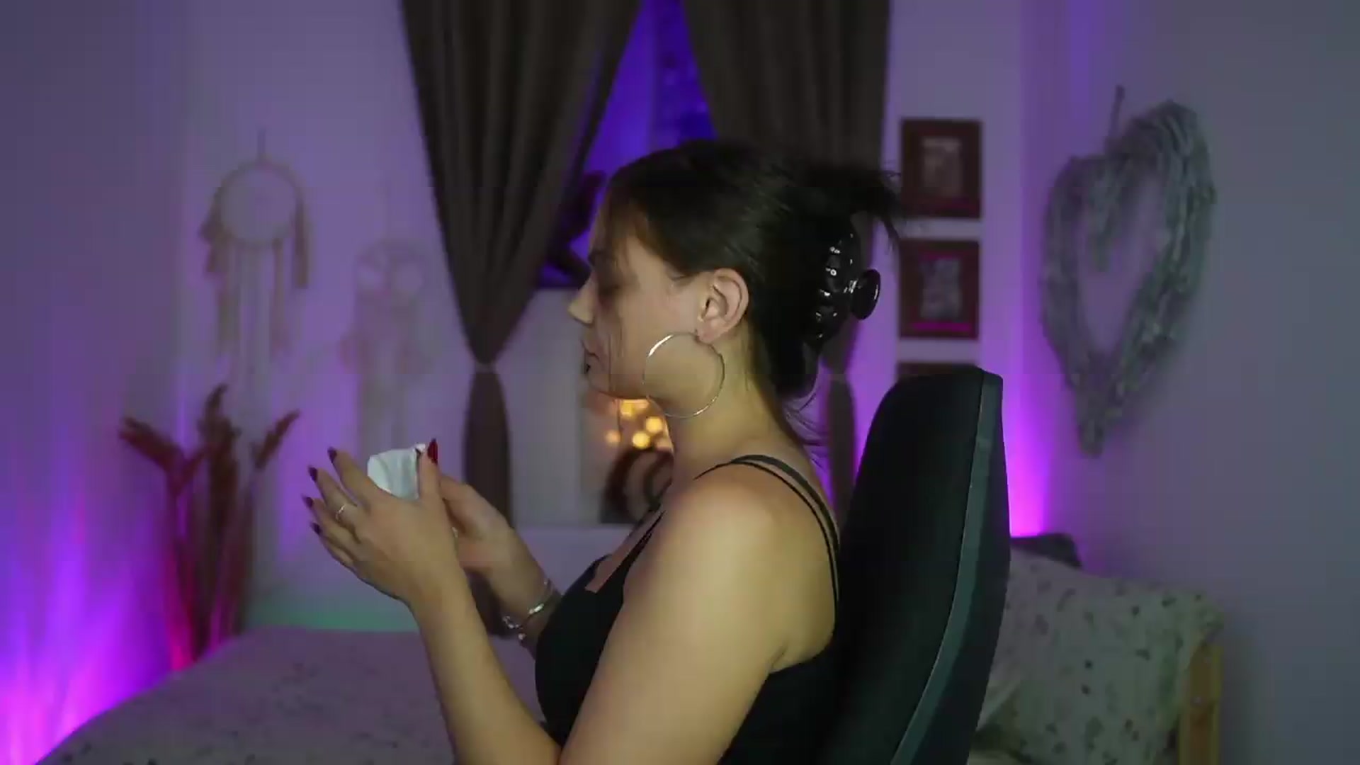 Gallery image thumbnail from Chloe_Cane's myfreecams stream on, 08/26/2026, 21:34 image 10 of 20