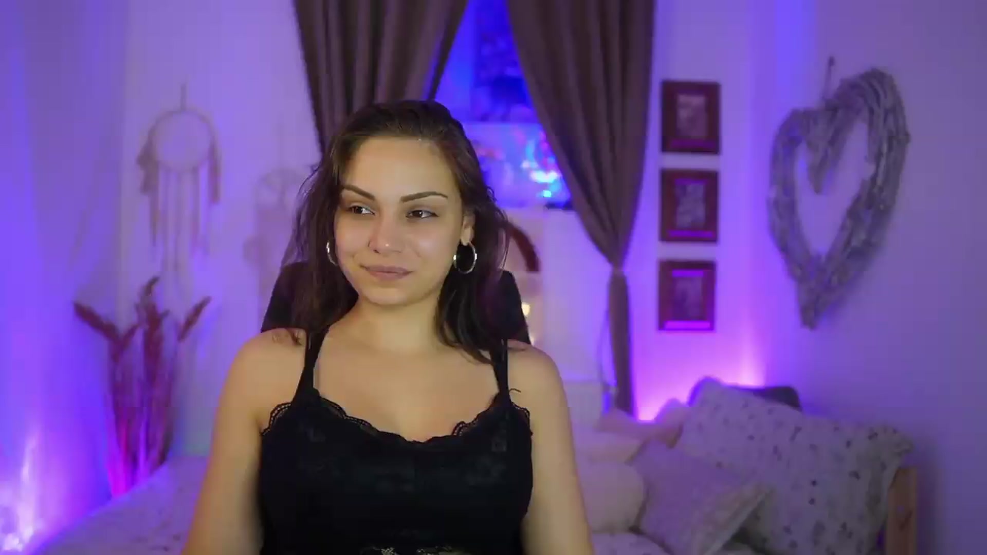 Gallery image thumbnail from Chloe_Cane's myfreecams stream on, 08/27/2026, 20:09 image 2 of 20
