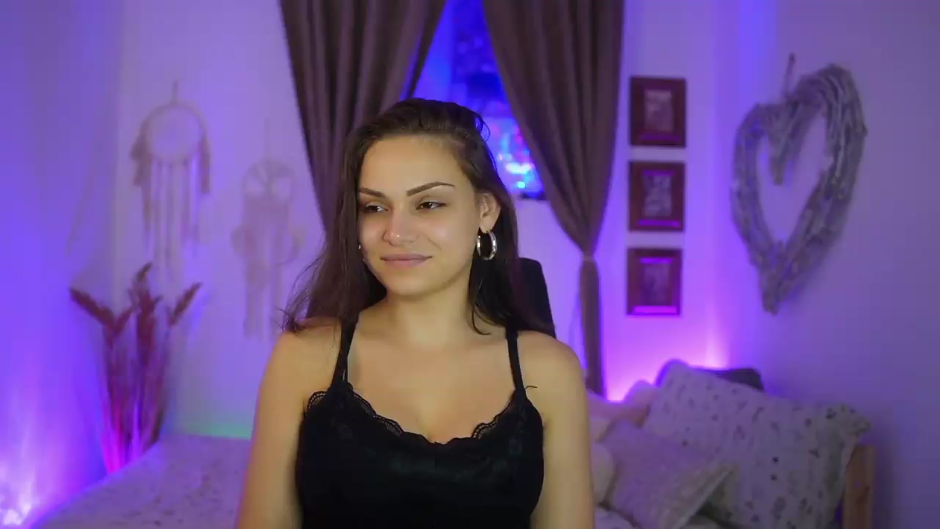 Gallery image thumbnail from Chloe_Cane's myfreecams stream on, 08/27/2026, 20:09 image 19 of 20