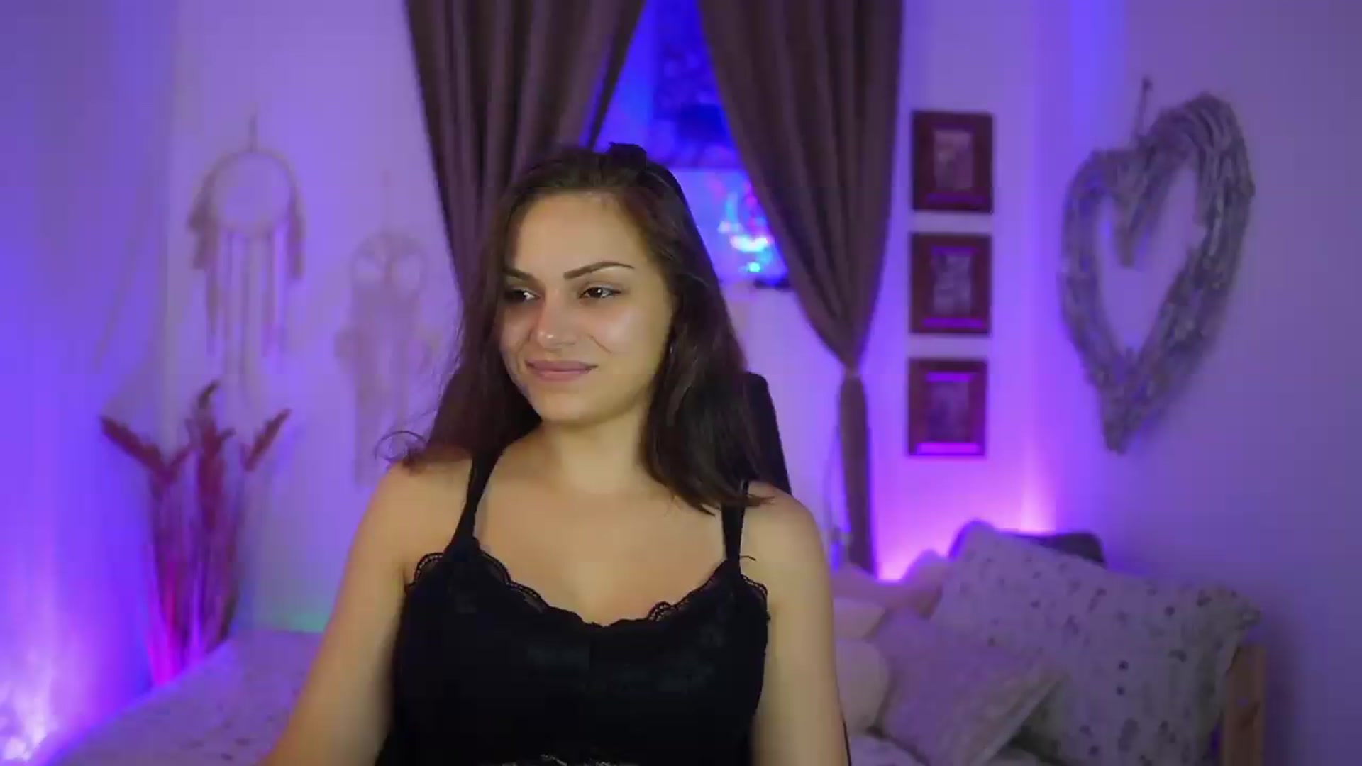 Gallery image thumbnail from Chloe_Cane's myfreecams stream on, 08/27/2026, 20:09 image 7 of 20