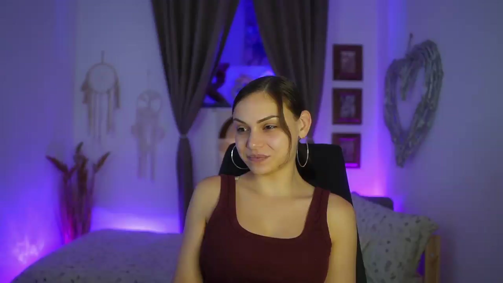 Gallery image thumbnail from Chloe_Cane's myfreecams stream on, 08/28/2026, 21:11 image 16 of 20