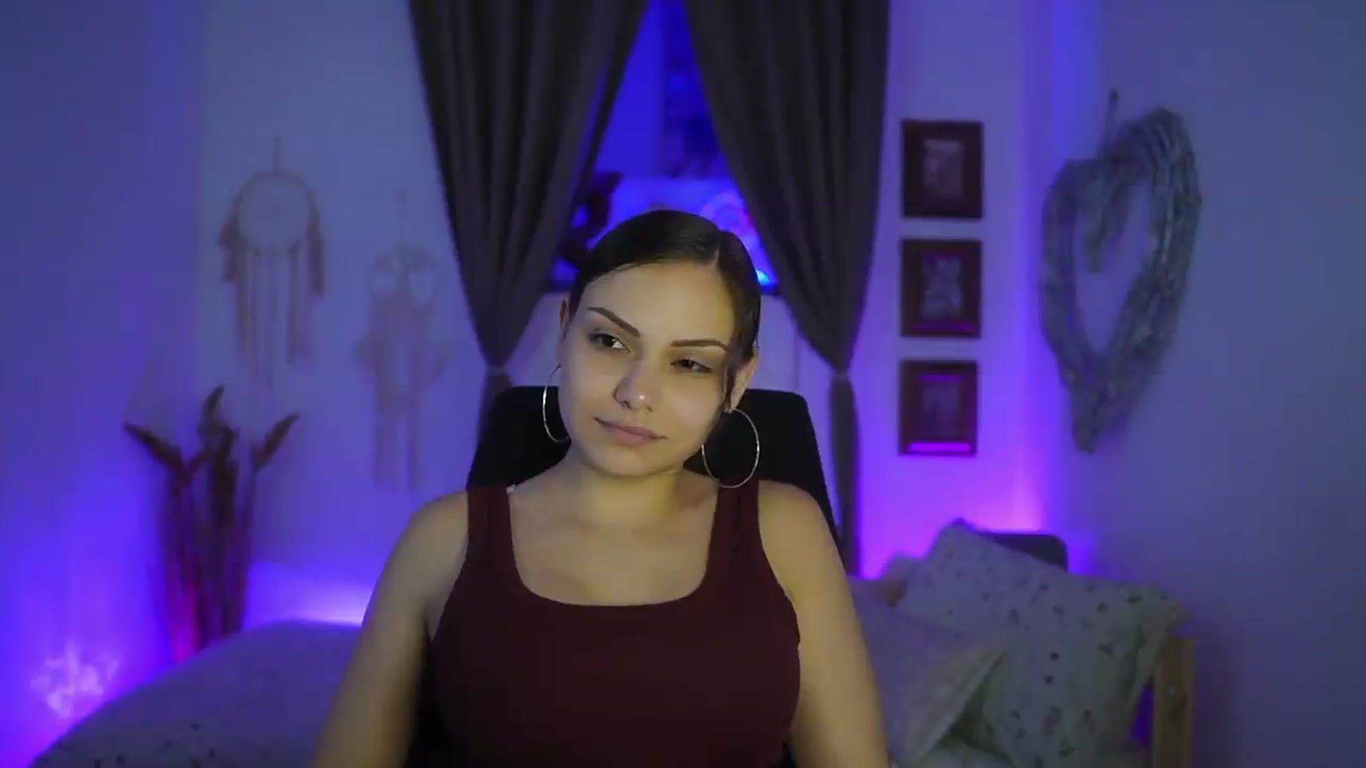 Gallery image thumbnail from Chloe_Cane's myfreecams stream on, 08/28/2026, 21:11 image 18 of 20