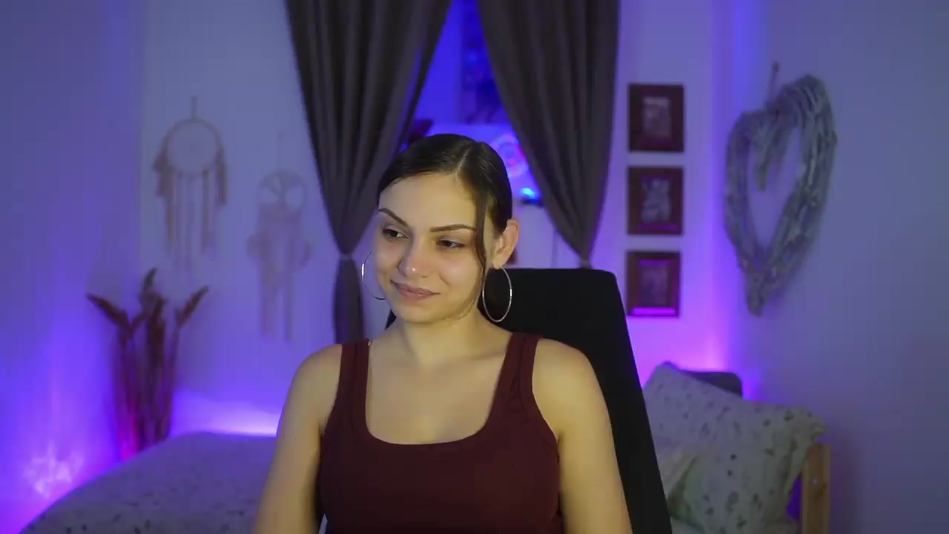 Gallery image thumbnail from Chloe_Cane's myfreecams stream on, 08/28/2026, 21:11 image 1 of 20
