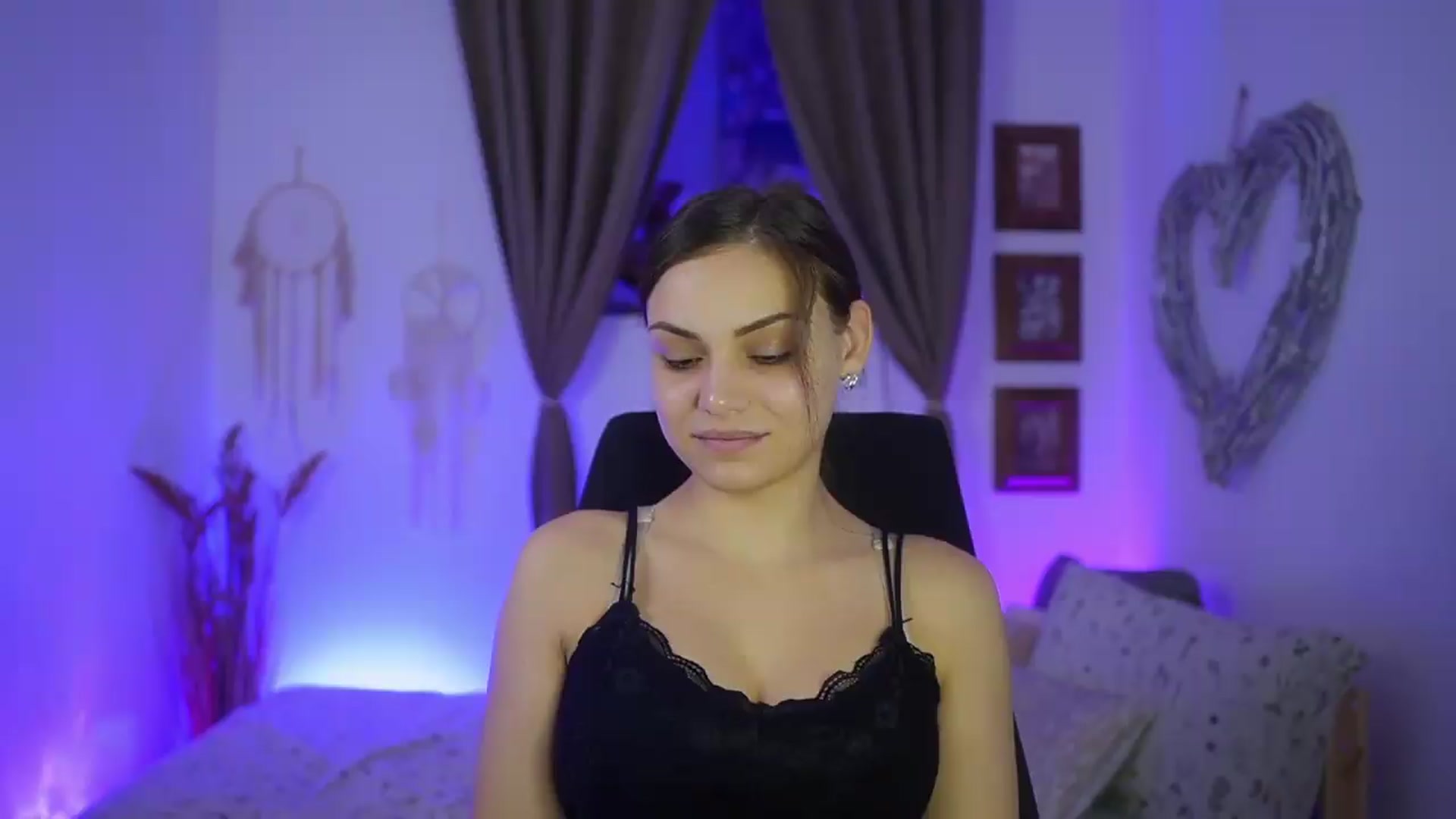 Gallery image thumbnail from Chloe_Cane's myfreecams stream on, 09/09/2026, 22:54 image 18 of 20