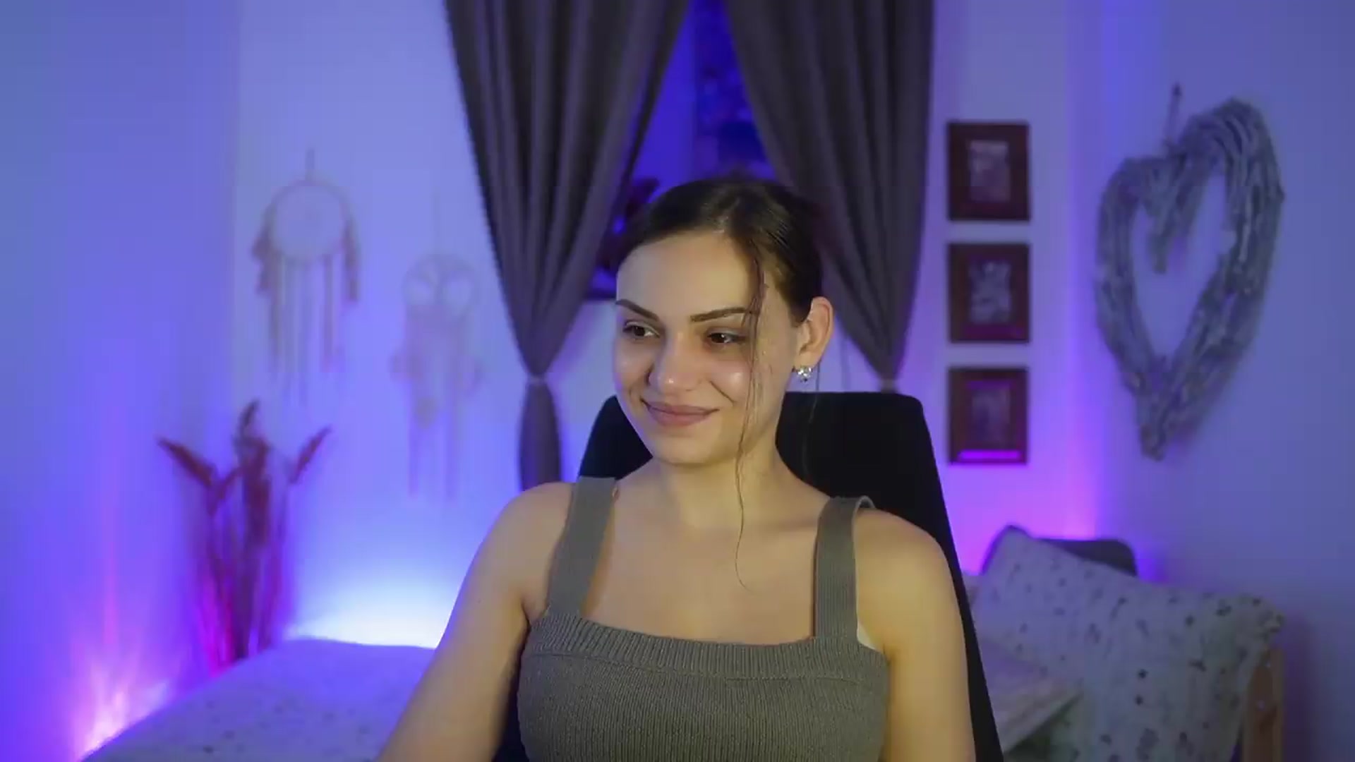 Gallery image thumbnail from Chloe_Cane's myfreecams stream on, 09/11/2026, 21:35 image 13 of 20