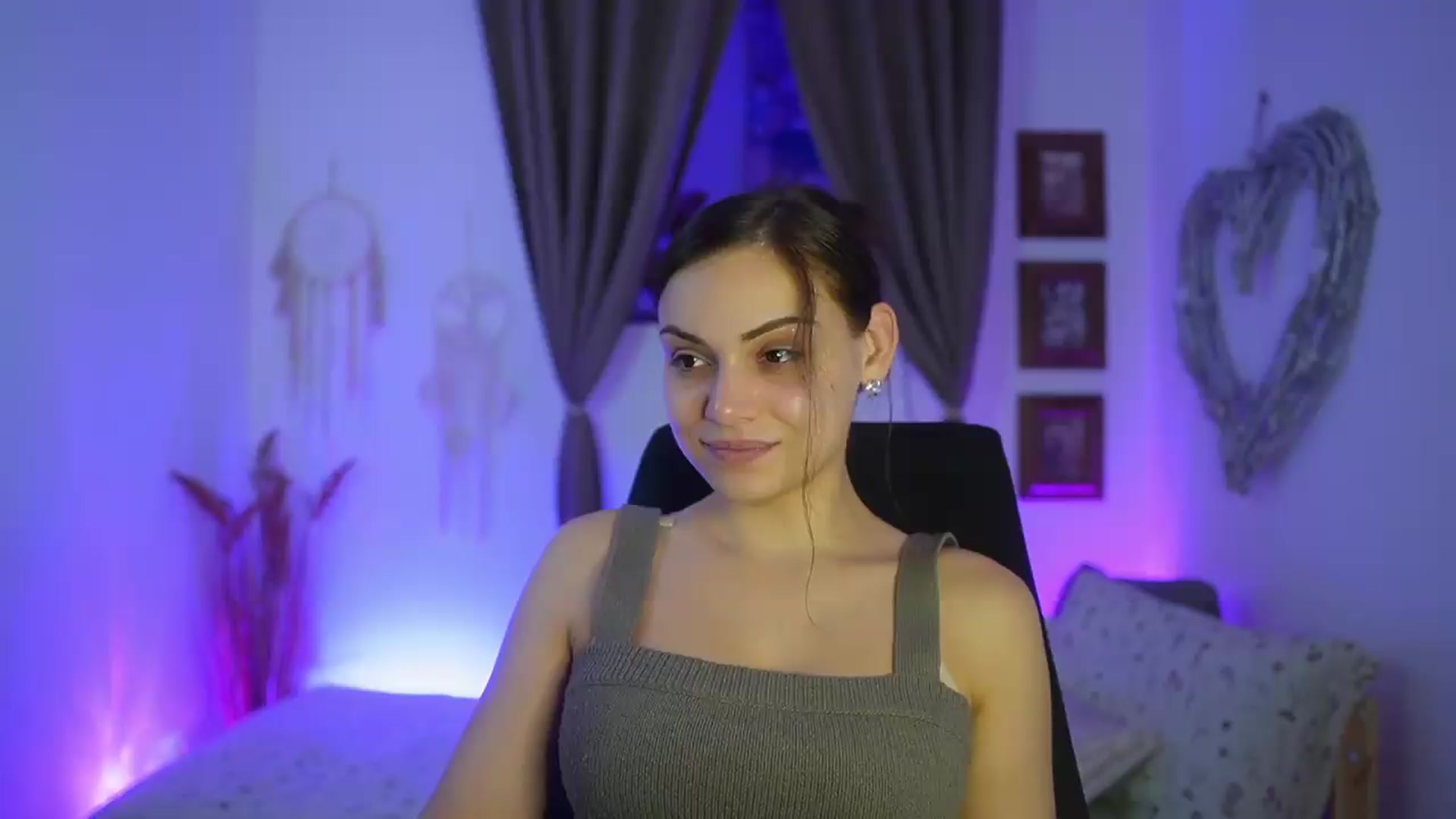 Gallery image thumbnail from Chloe_Cane's myfreecams stream on, 09/11/2026, 21:35 image 11 of 20