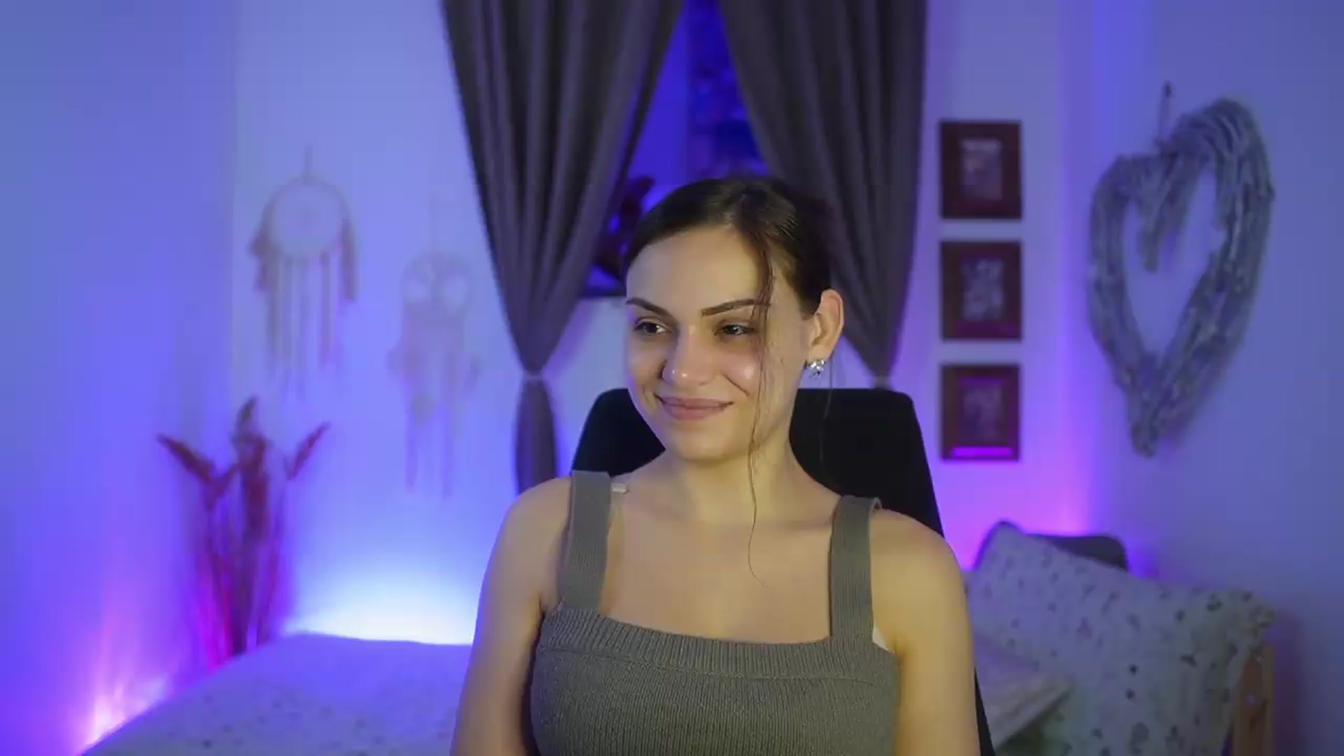 Gallery image thumbnail from Chloe_Cane's myfreecams stream on, 09/11/2026, 21:35 image 12 of 20
