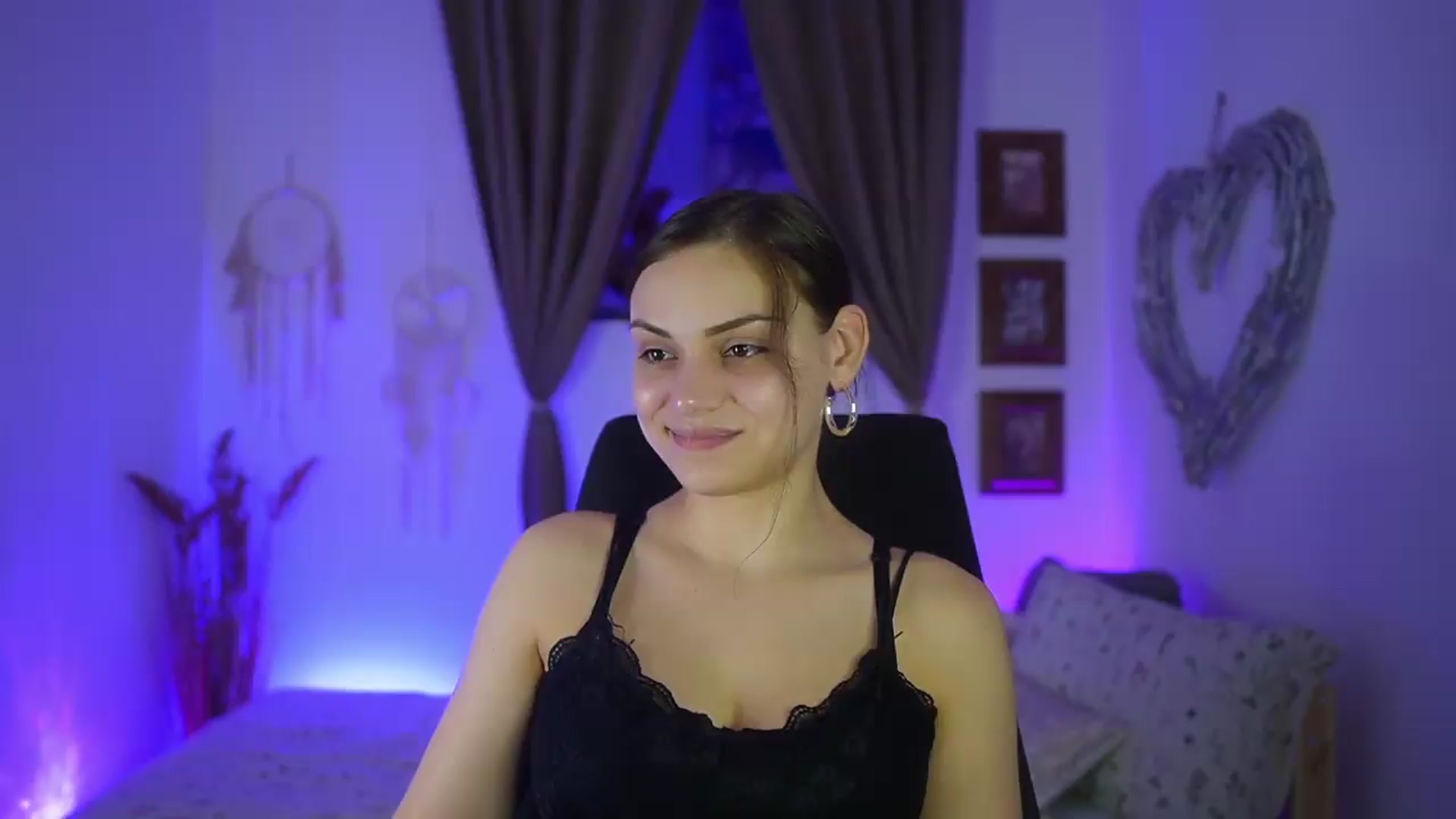 Gallery image thumbnail from Chloe_Cane's myfreecams stream on, 09/12/2026, 20:25 image 1 of 20