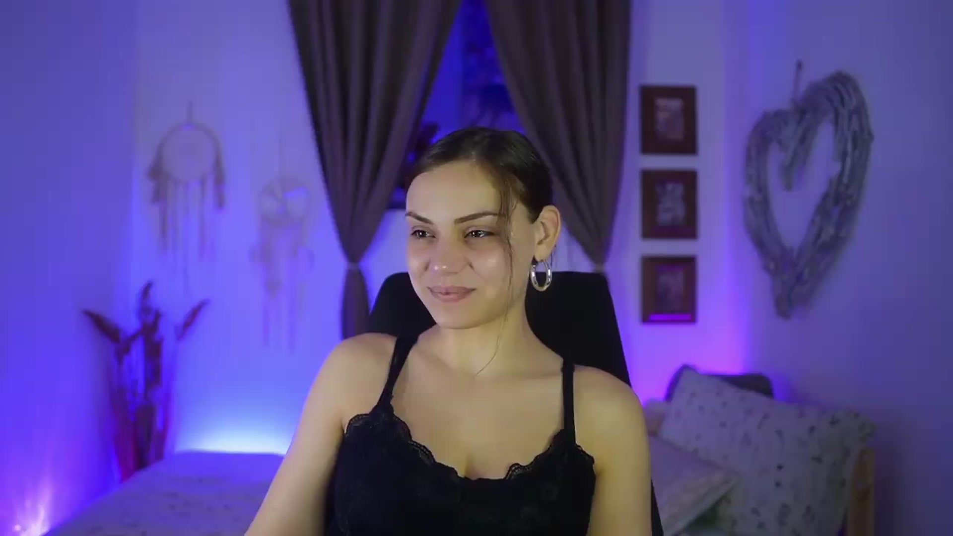 Gallery image thumbnail from Chloe_Cane's myfreecams stream on, 09/12/2026, 20:25 image 7 of 20