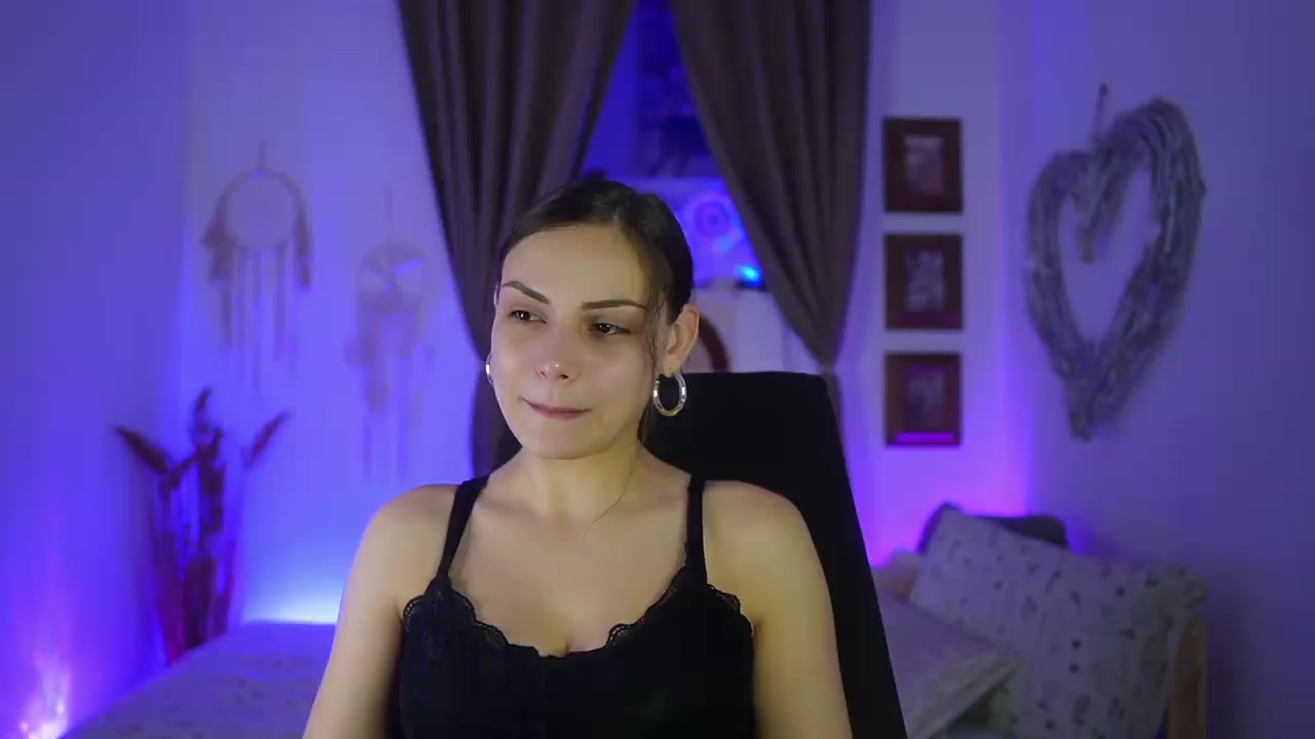 Gallery image thumbnail from Chloe_Cane's myfreecams stream on, 09/12/2026, 20:25 image 6 of 20