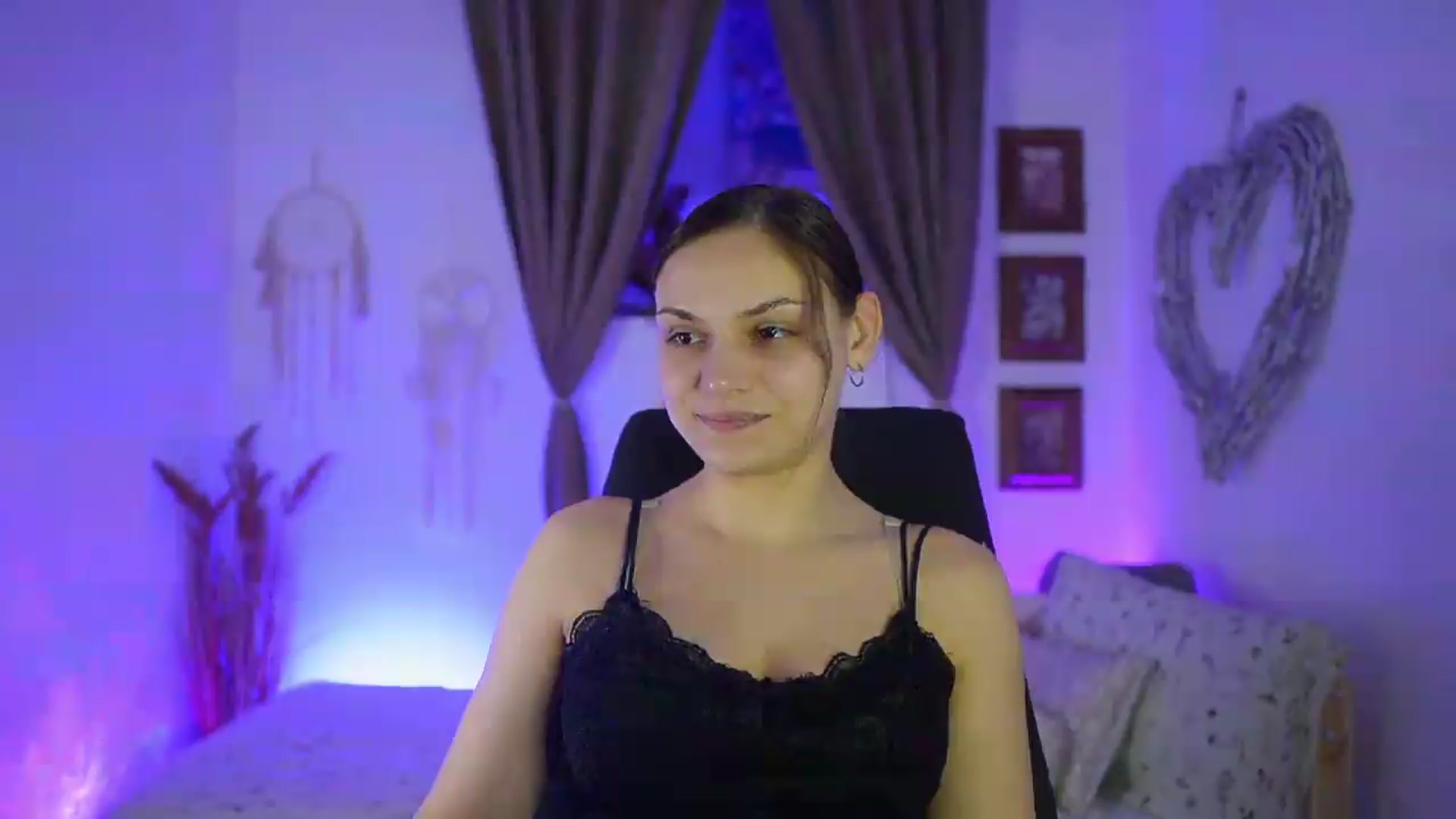 Gallery image thumbnail from Chloe_Cane's myfreecams stream on, 09/16/2026, 18:58 image 12 of 20