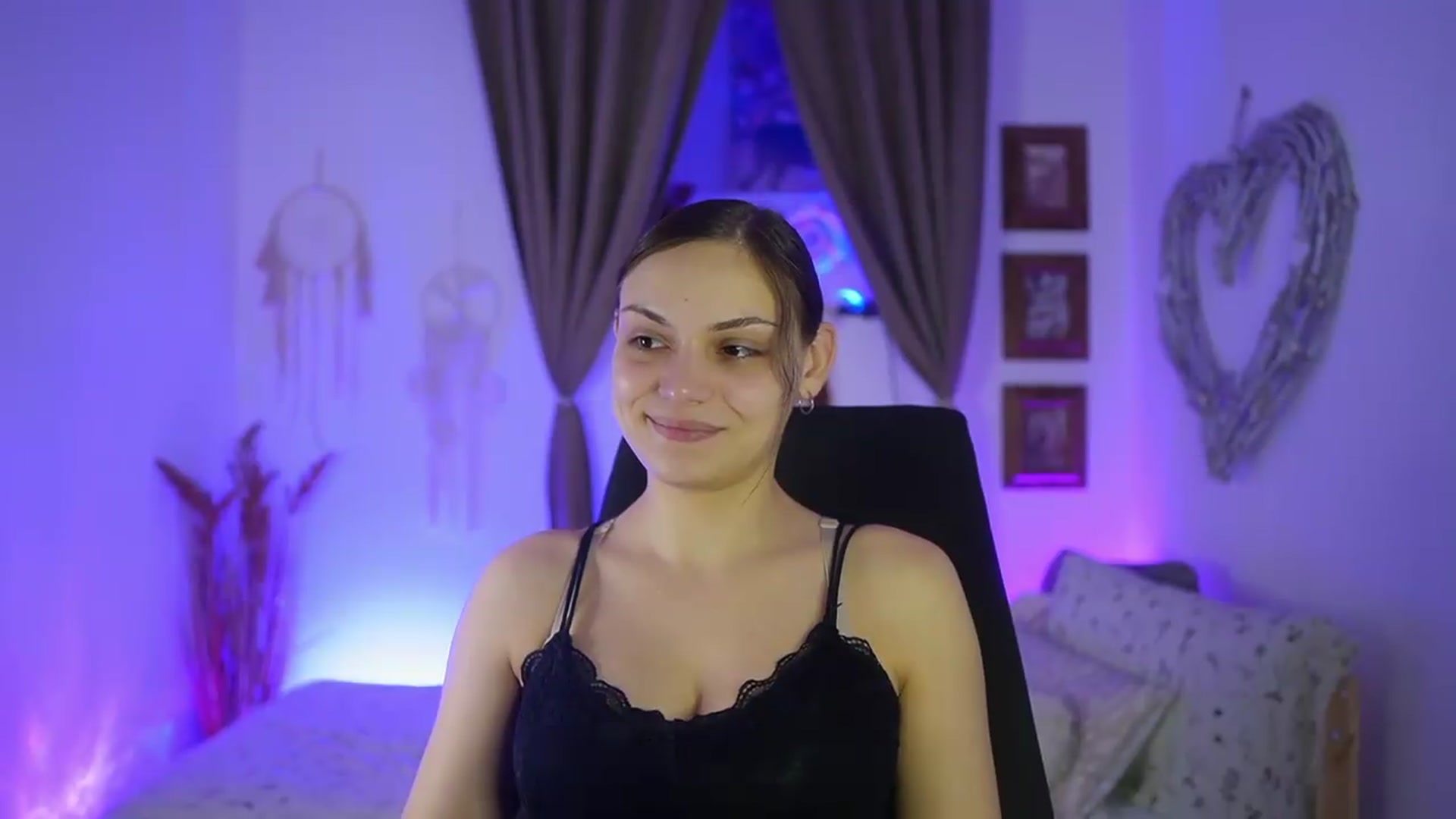 Gallery image thumbnail from Chloe_Cane's myfreecams stream on, 09/16/2026, 20:51 image 18 of 20