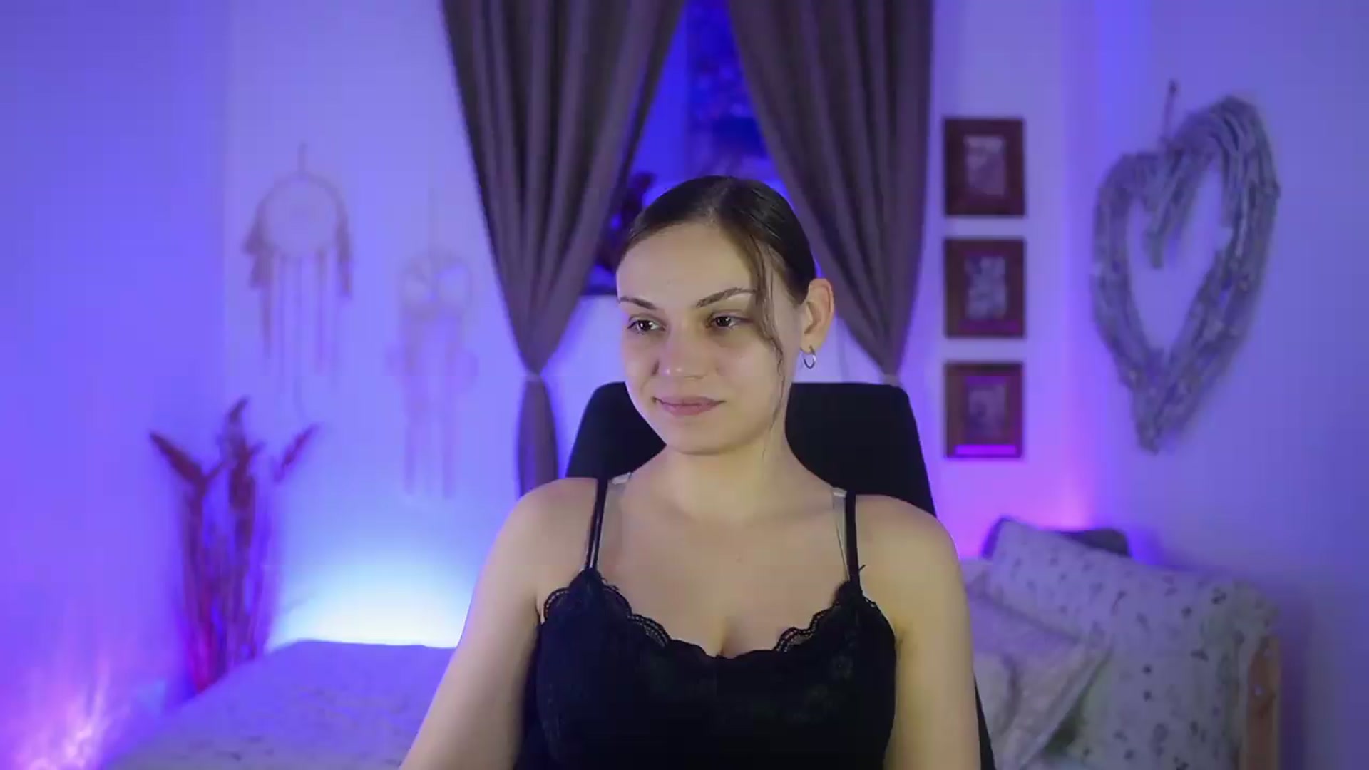 Gallery image thumbnail from Chloe_Cane's myfreecams stream on, 09/16/2026, 20:51 image 3 of 20