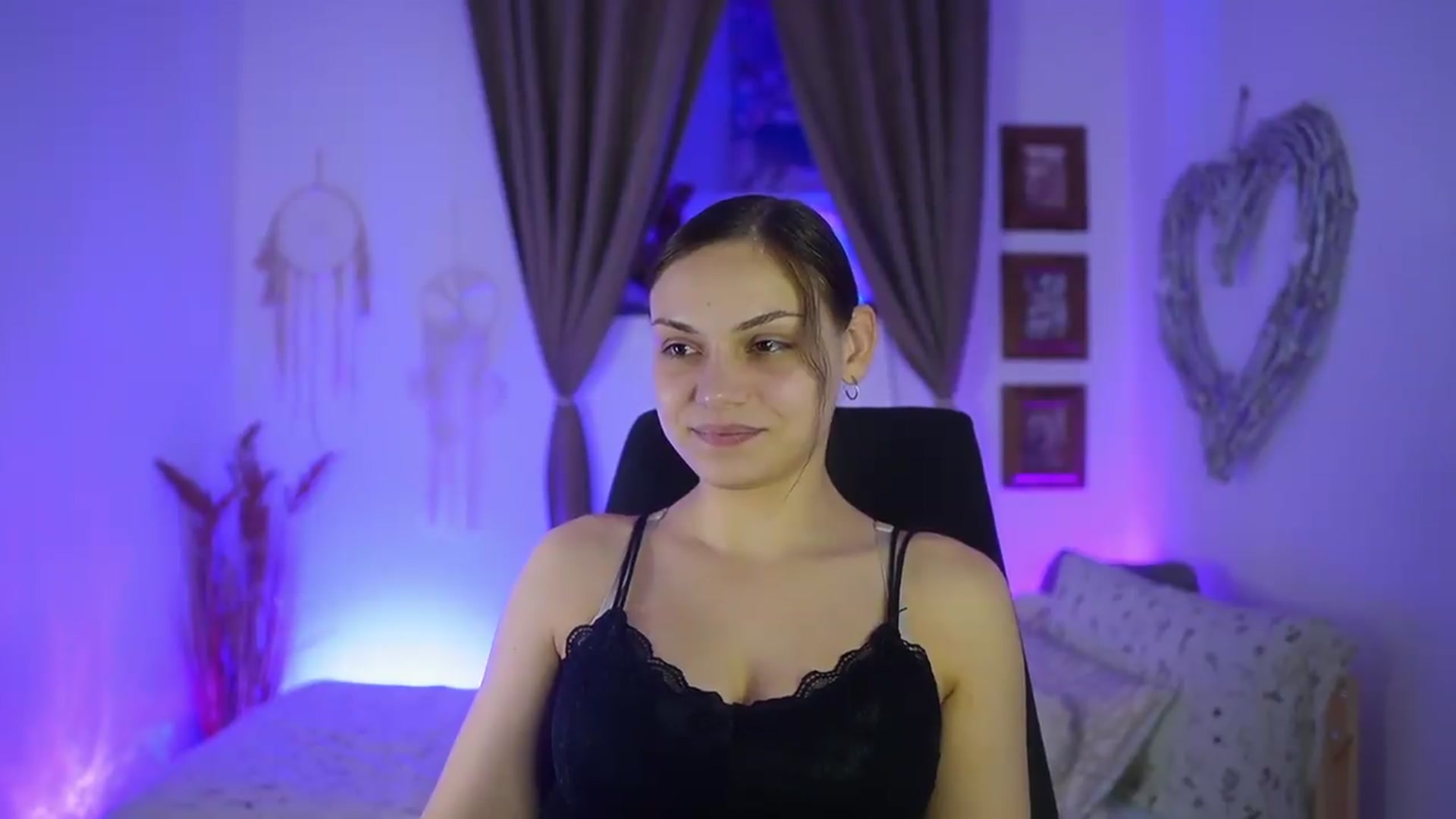 Gallery image thumbnail from Chloe_Cane's myfreecams stream on, 09/16/2026, 20:51 image 17 of 20