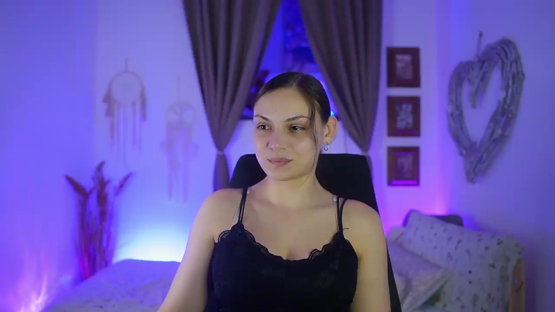 Gallery image thumbnail from Chloe_Cane's myfreecams stream on, 09/16/2026, 22:49 image 15 of 20