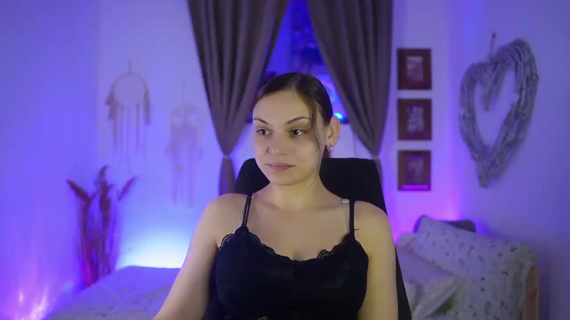 Gallery image thumbnail from Chloe_Cane's myfreecams stream on, 09/16/2026, 22:49 image 11 of 20