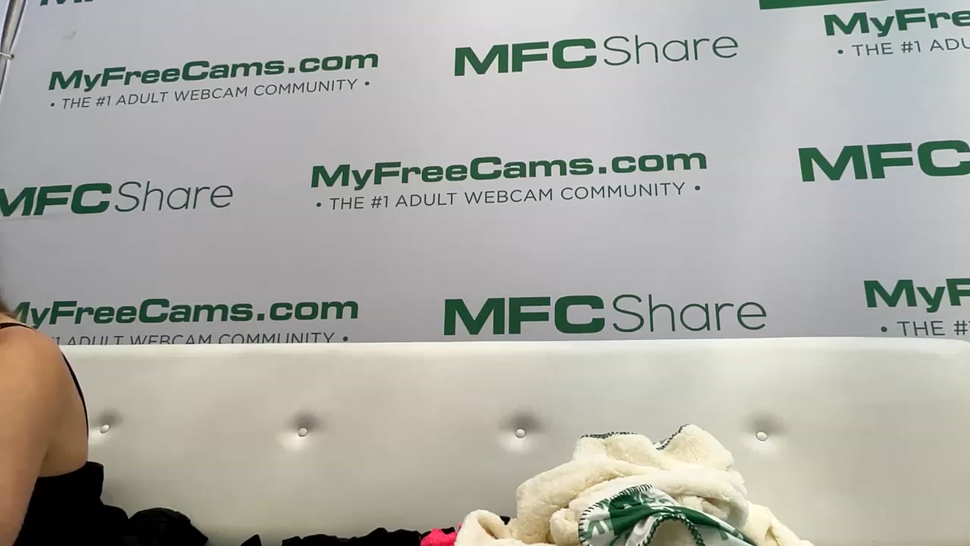 Gallery image thumbnail from Chloe_Lamb's myfreecams stream on, 01/06/2023, 03:40 image 1 of 20