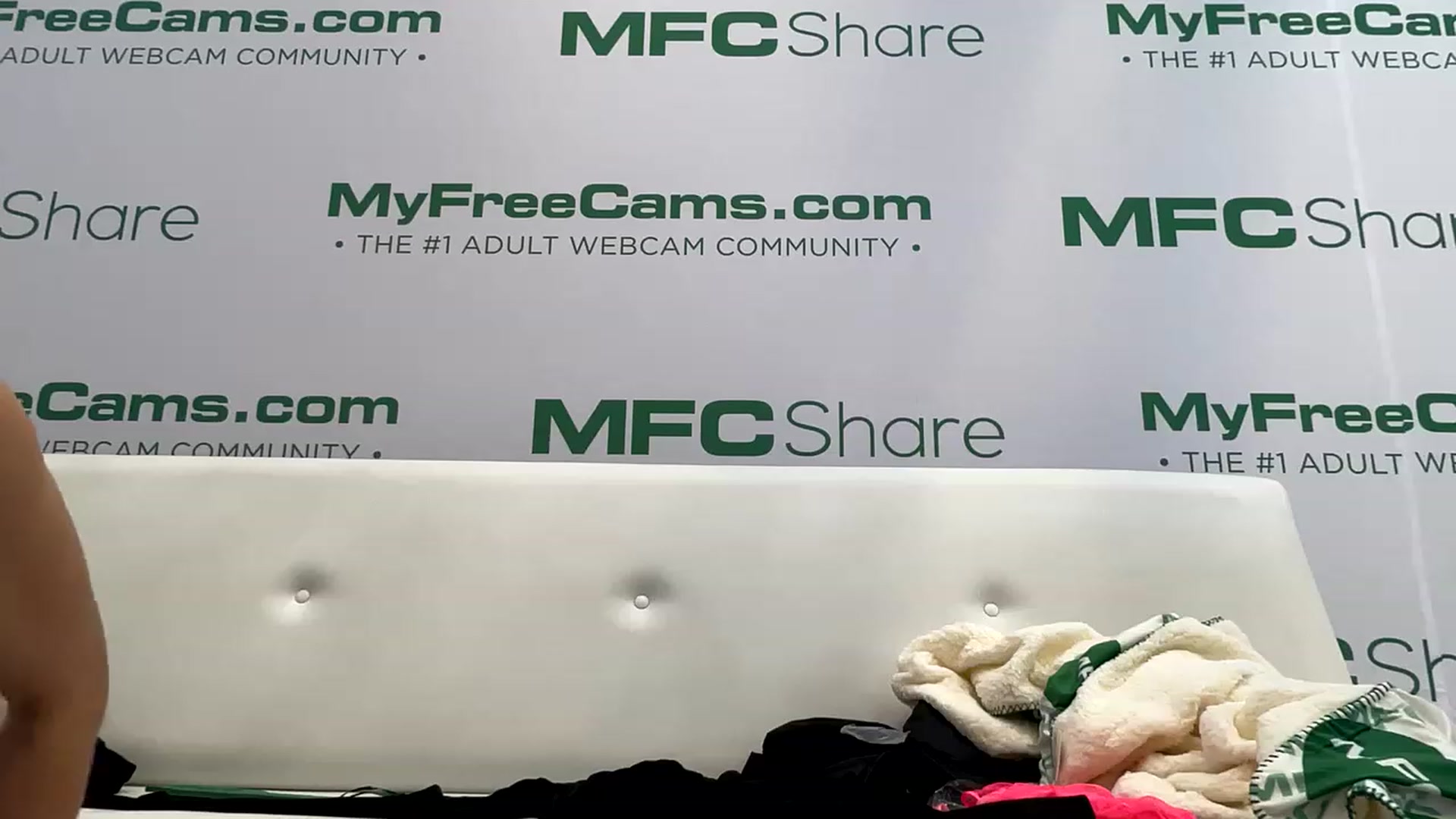 Gallery image thumbnail from Chloe_Lamb's myfreecams stream on, 01/06/2023, 03:40 image 13 of 20