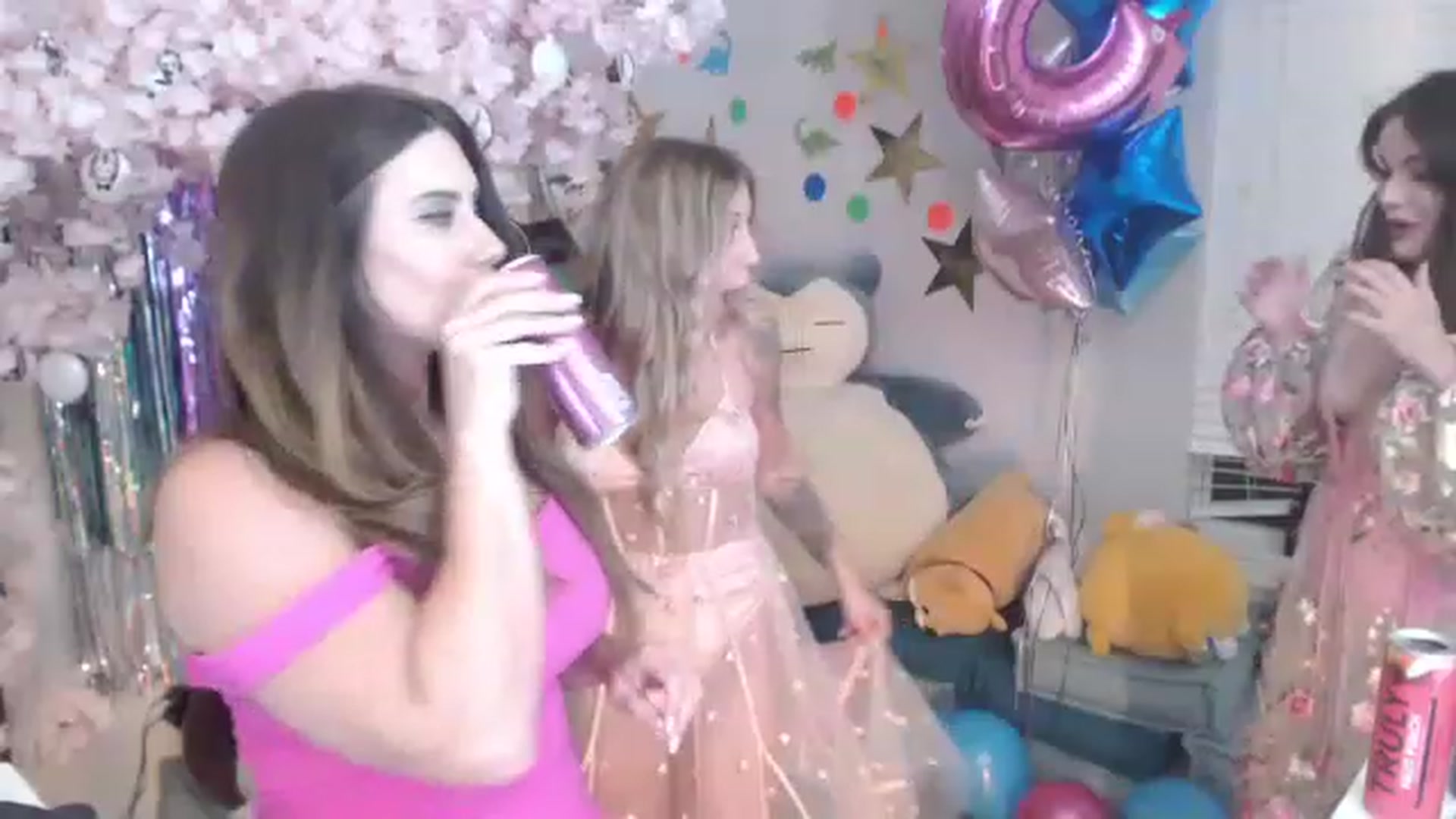 Gallery image thumbnail from Chloe_Lamb's myfreecams stream on, 07/01/2023, 05:33 image 3 of 20